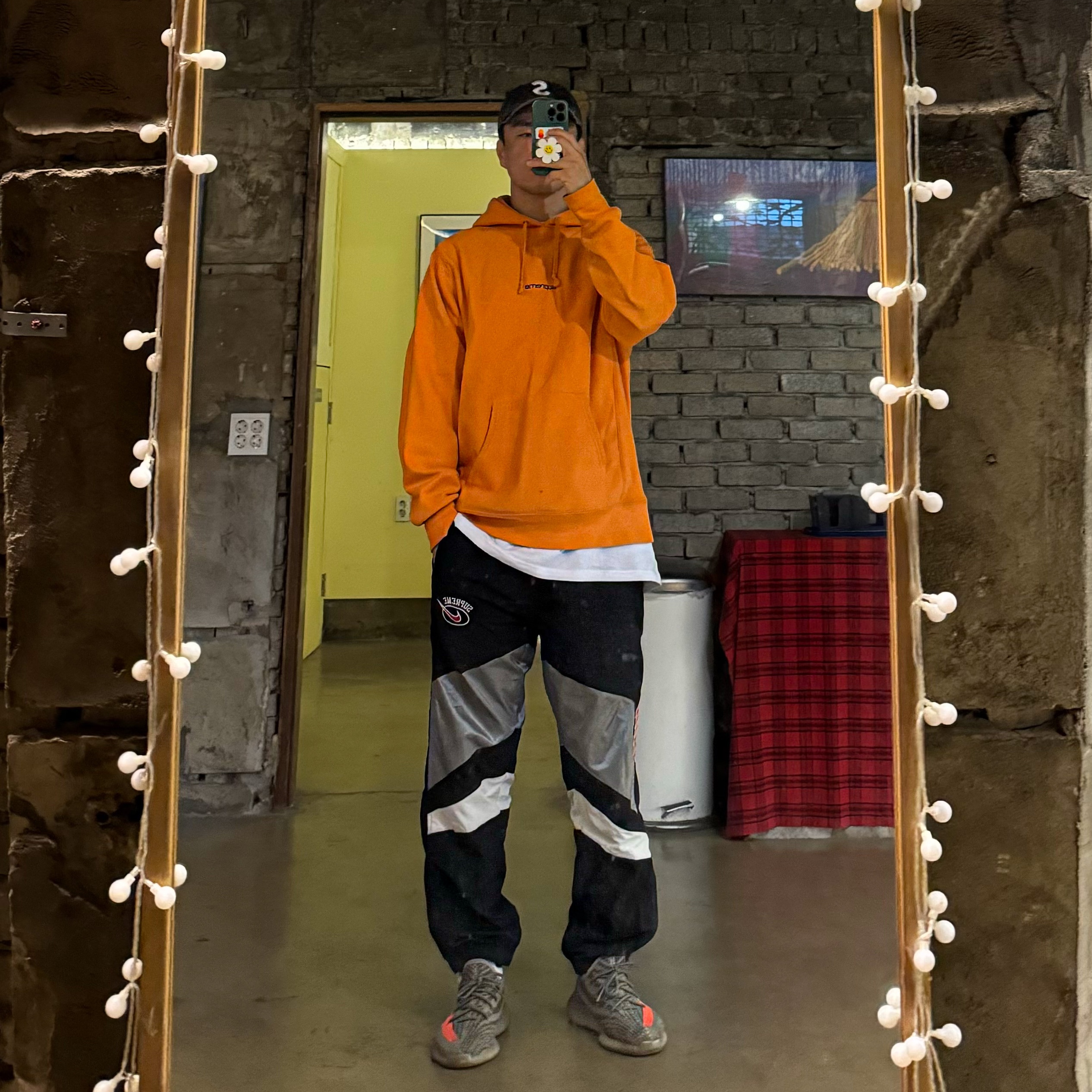 Adidas Yeezy Boost 350 V2 Beluga, Supreme x Nike Warm Up Pants Silver - 19SS 착용 스타일