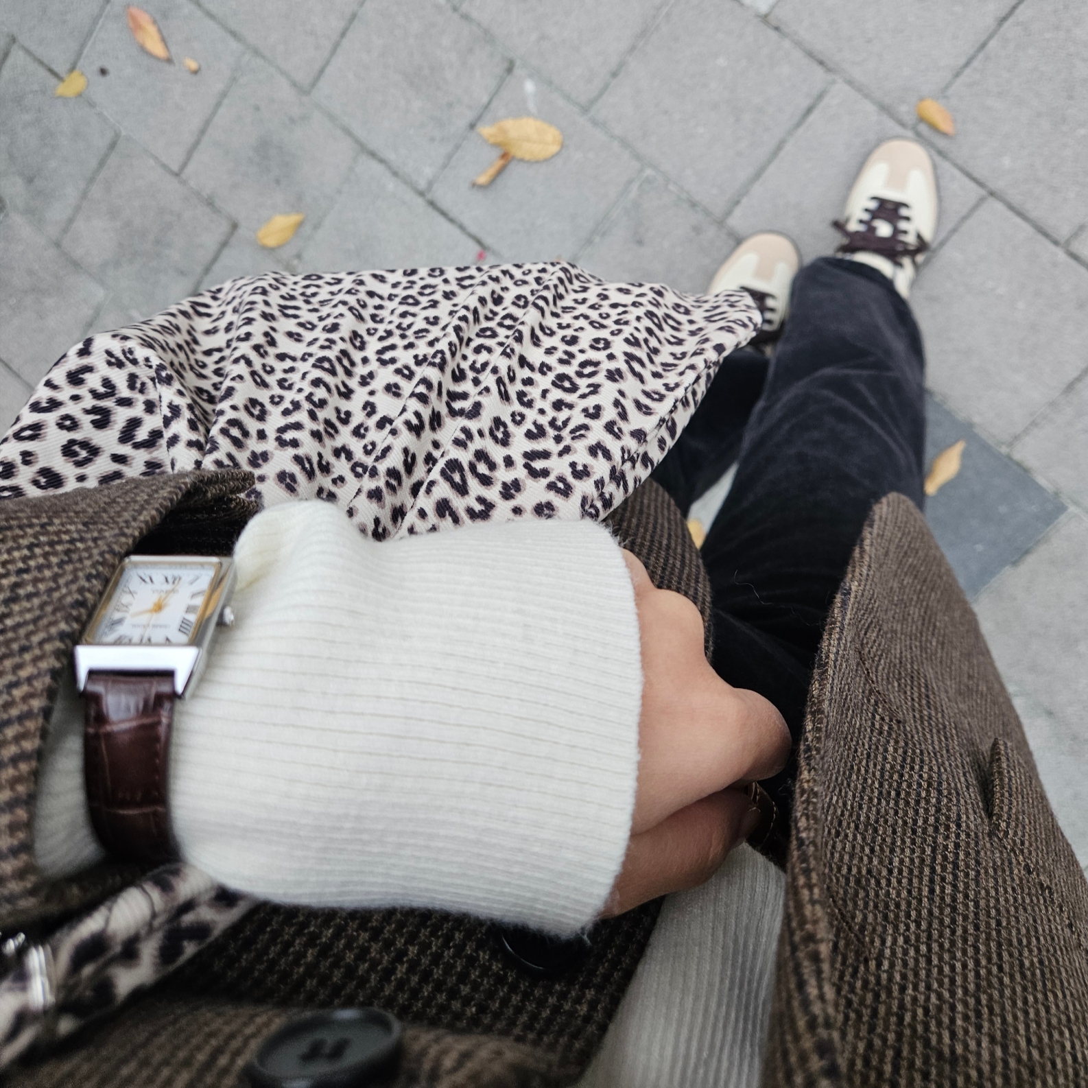 Casio LTP-V007L-7B2, Adidas Samba OG Cream White Dark Brown 착용 스타일 - 1