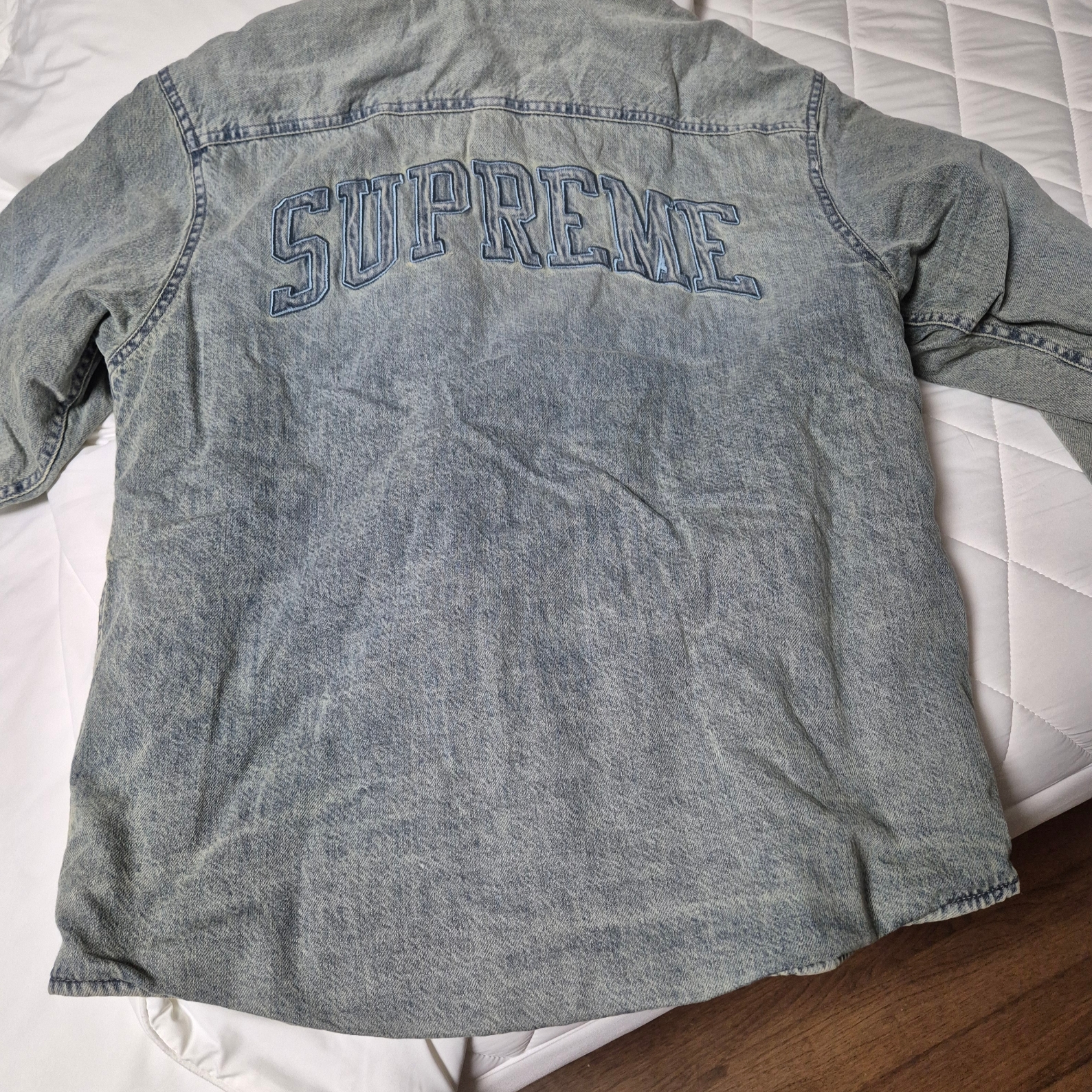 Supreme Faux Shearling Lined Work Shirt Washed Indigo Denim - 24FW 착용 스타일