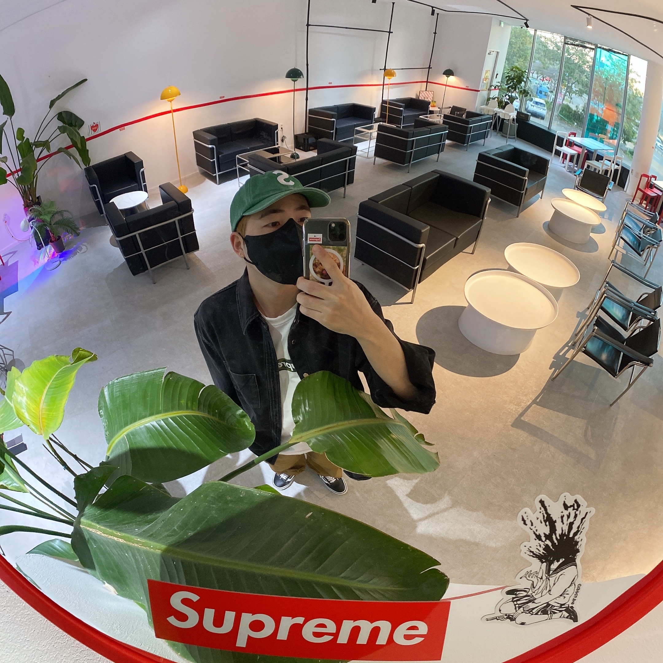 Supreme Pigment S Logo 6-Panel Green - 24FW, Supreme Box Logo T-Shirt White - 23FW 착용 스타일 - 2