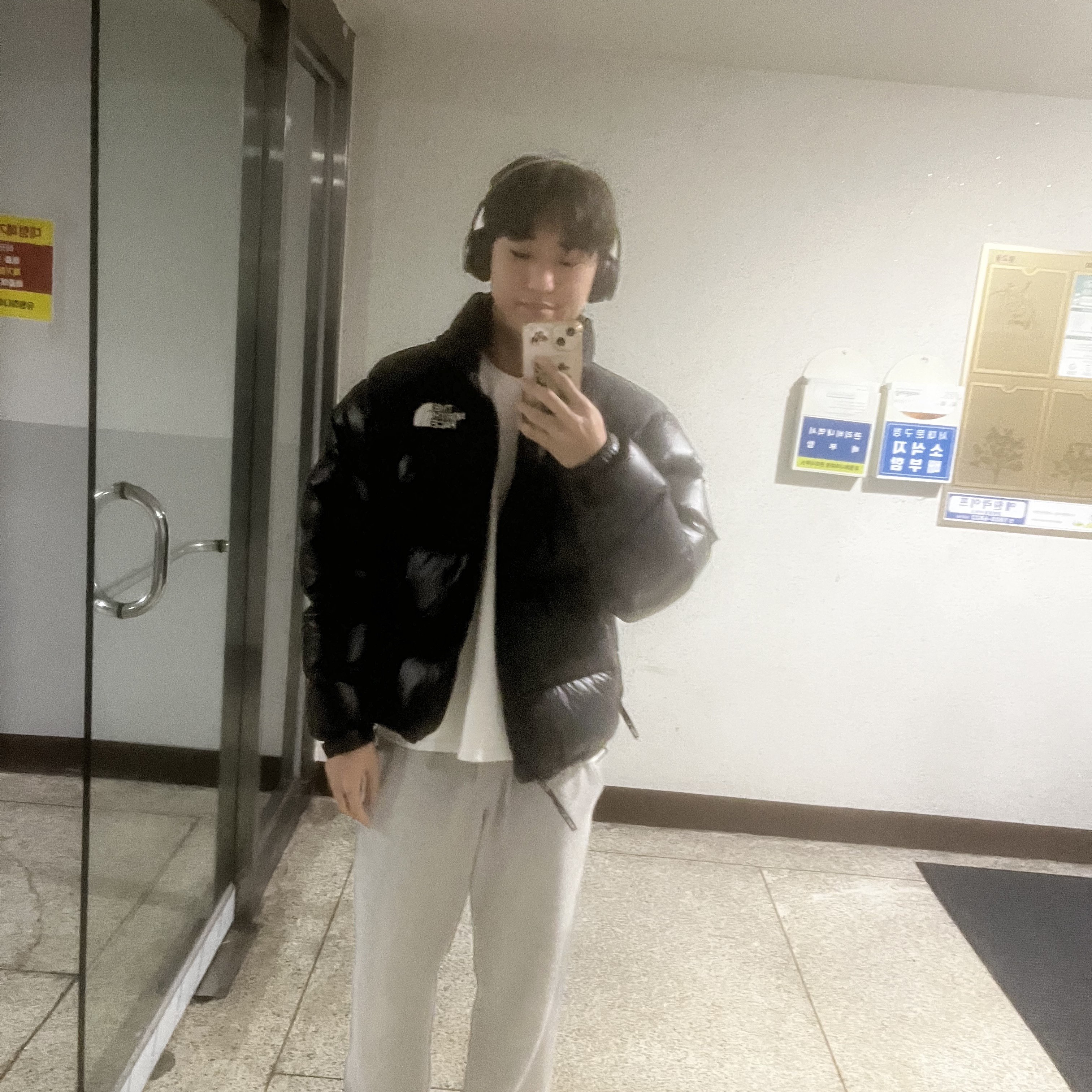 The North Face 1996 Eco Nuptse Jacket Real Black 착용 스타일