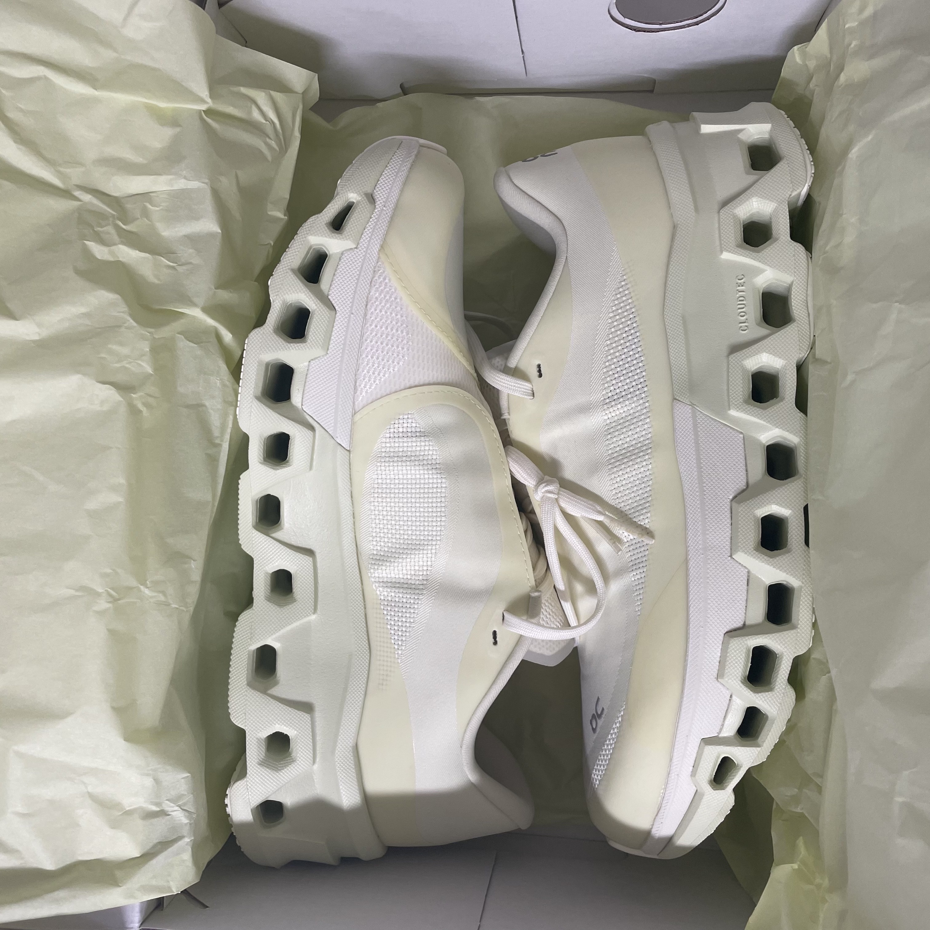 On Running x Post Archive Faction (Paf) Cloudmonster 2 Seedling White 착용 스타일