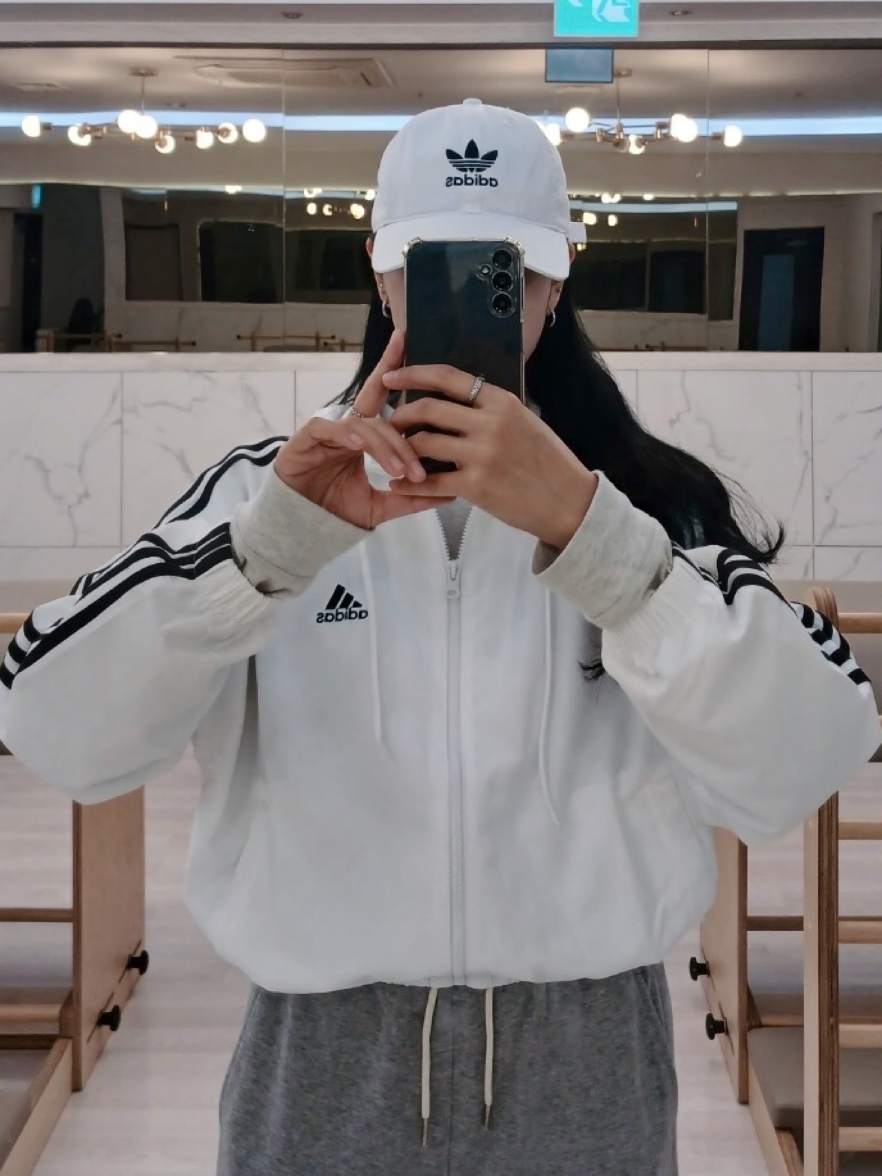 Adidas Samba OG Cloud White, Adidas Baseball Class Trefoil Cap White 착용 스타일 - 3