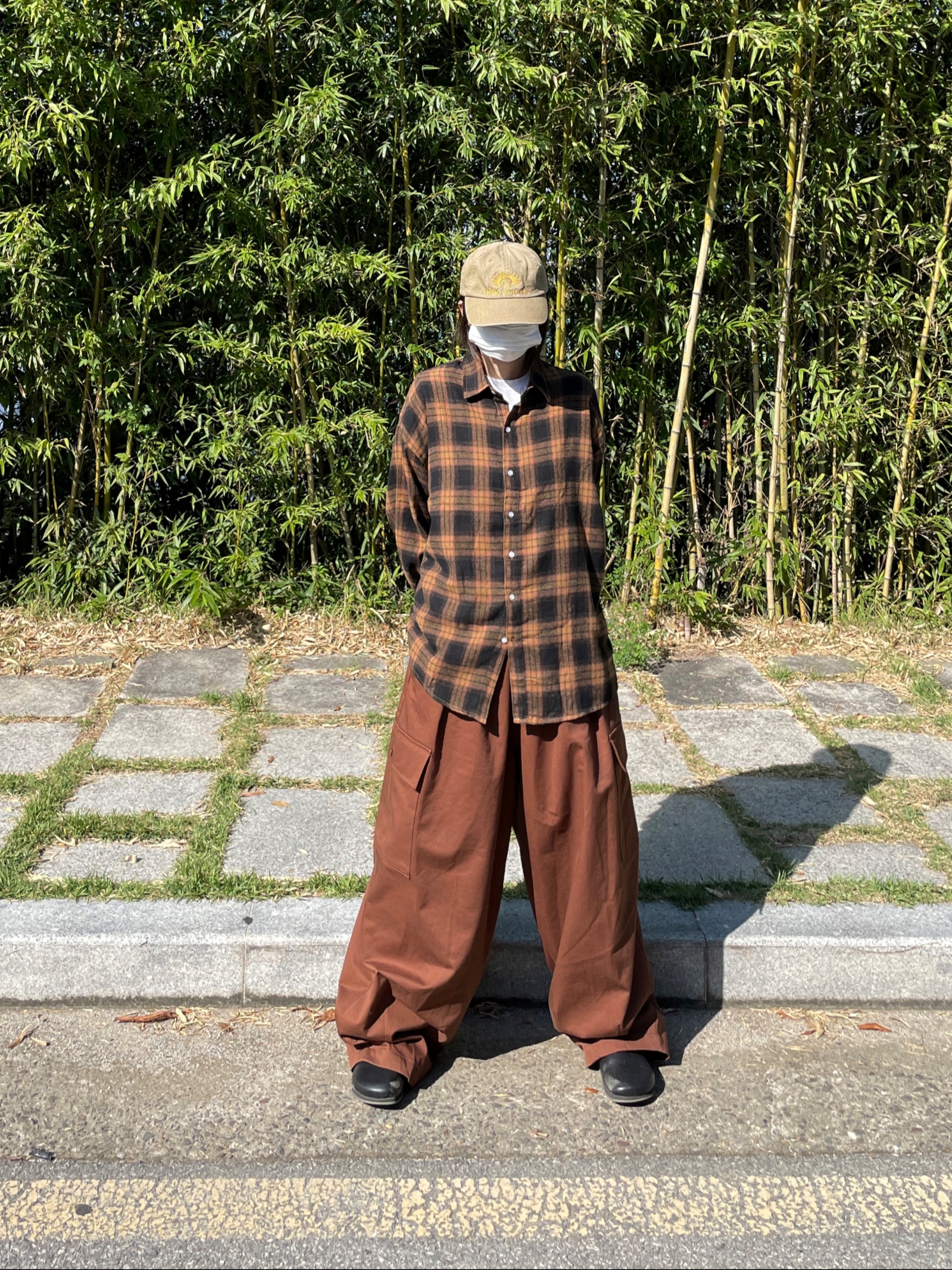 Hello Sunrise Washed Arch Logo 6Panel Cap Khaki Beige 착용 스타일 - 3