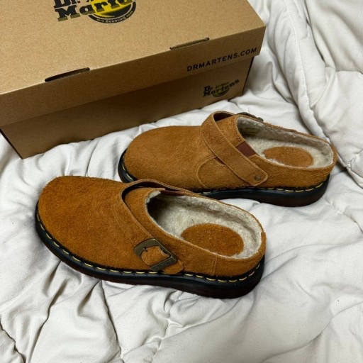 Dr. Martens Isham Smooth Suede Mule Brown 착용 스타일
