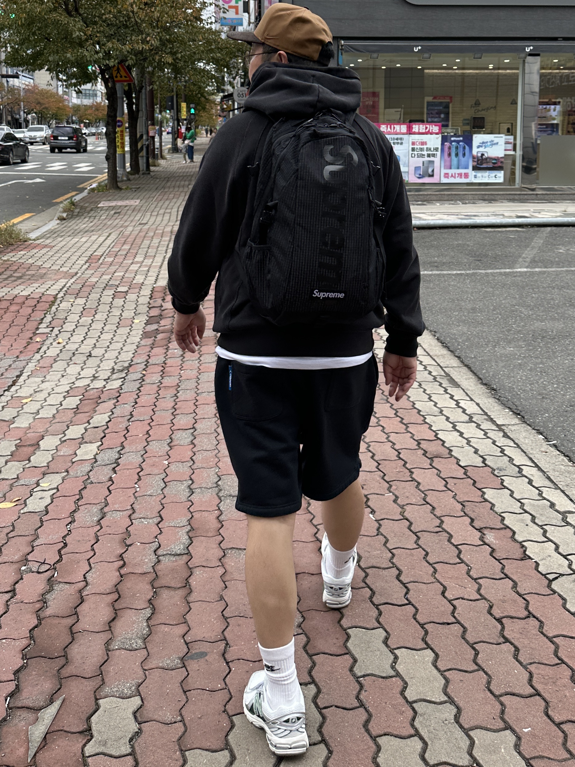 Supreme Backpack Black - 24SS, Jordan x Travis Scott x Fragment Shorts Black (DJ0617-010) 착용 스타일 - 1