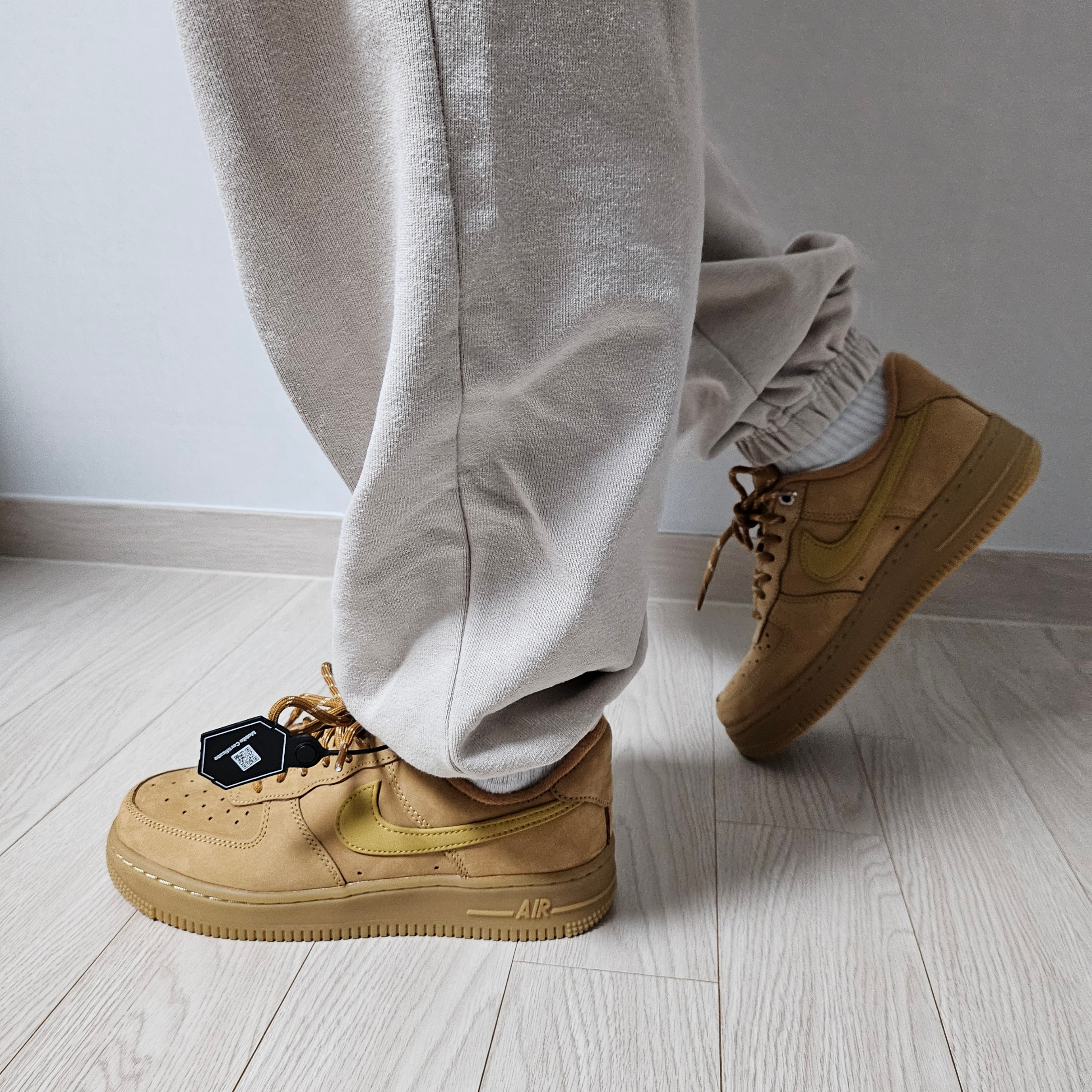(W) Nike Air Force 1 '07 WB Flax Wheat 착용 스타일