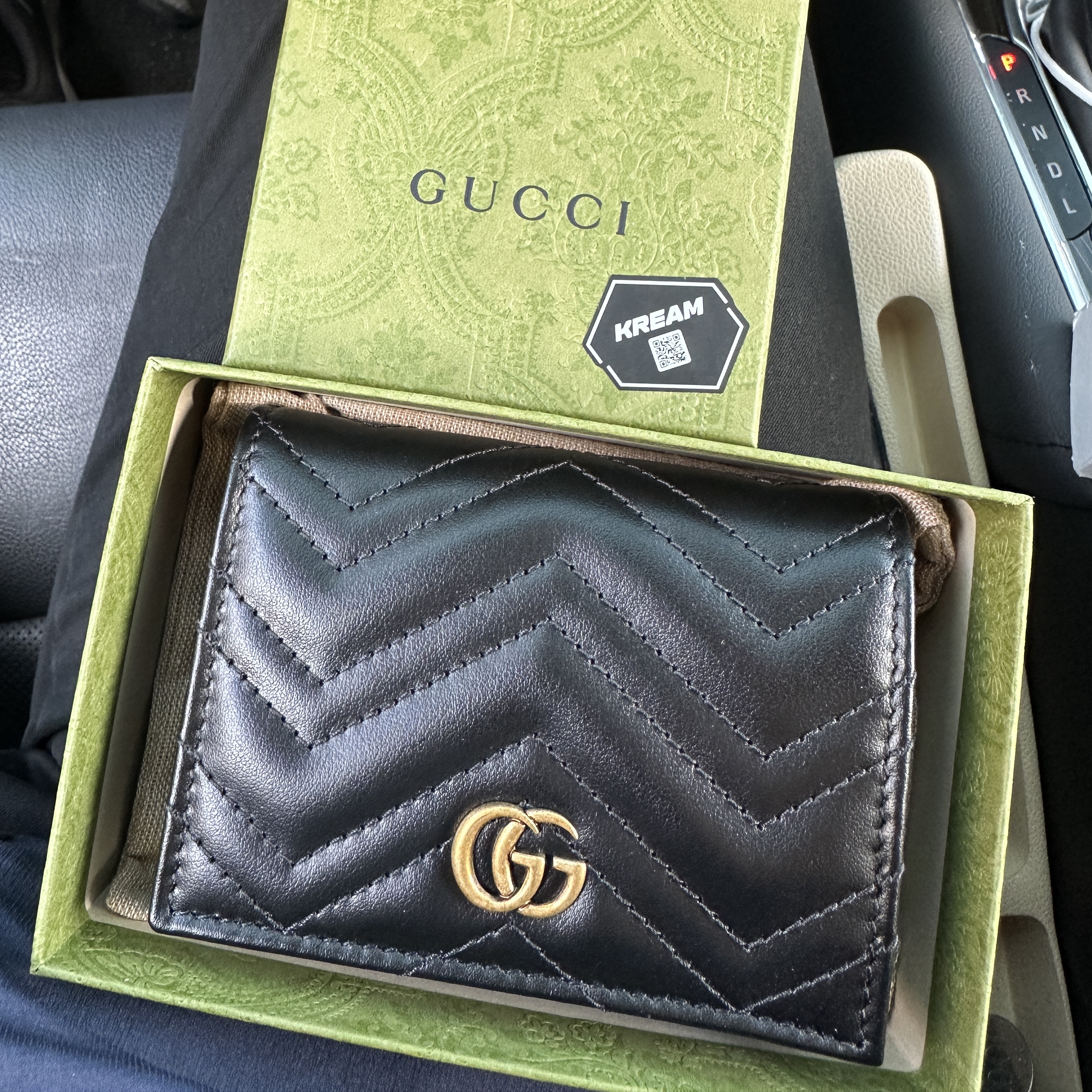 Gucci GG Marmont Matelasse Card Case Wallet Black 착용 스타일