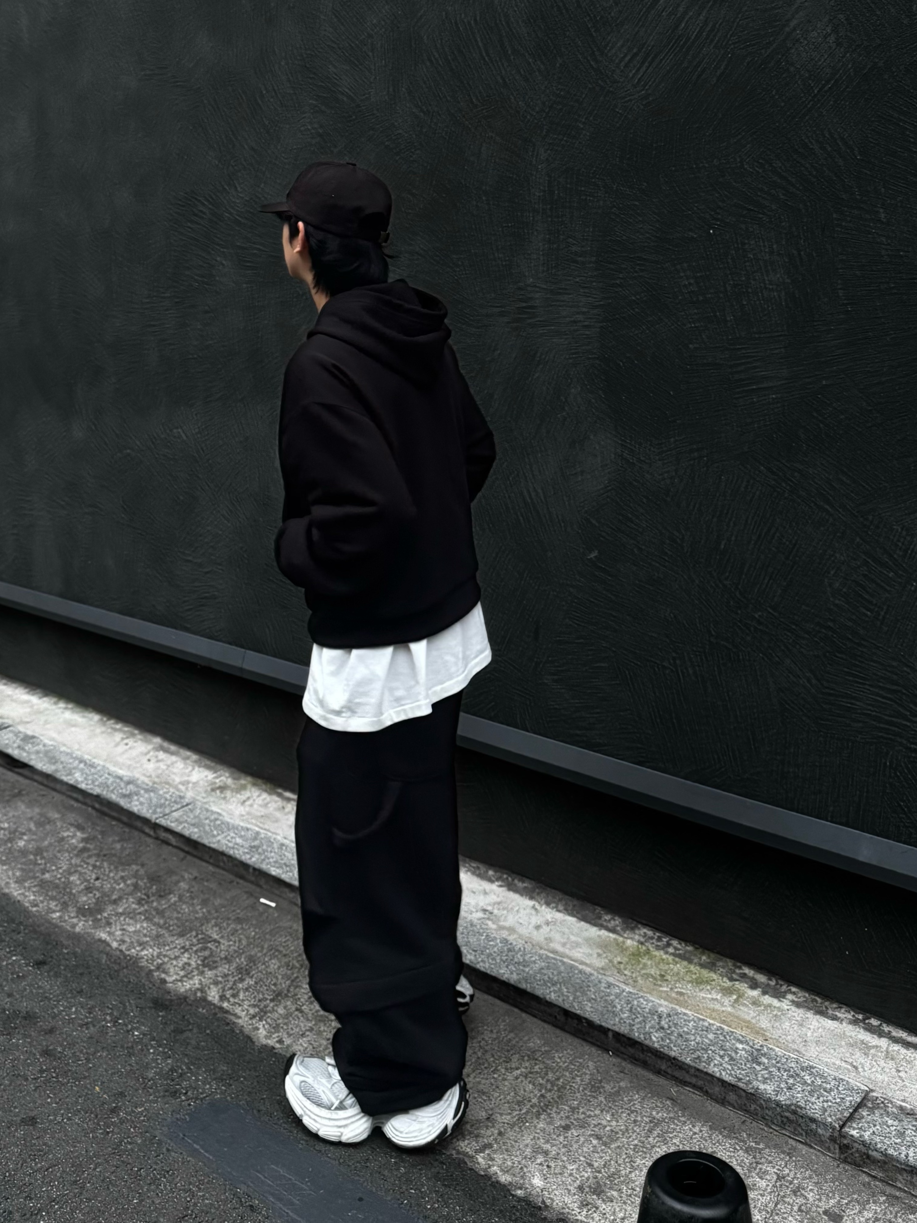 Balenciaga 10XL Sneakers White Grey Silver Black 착용 스타일 - 5