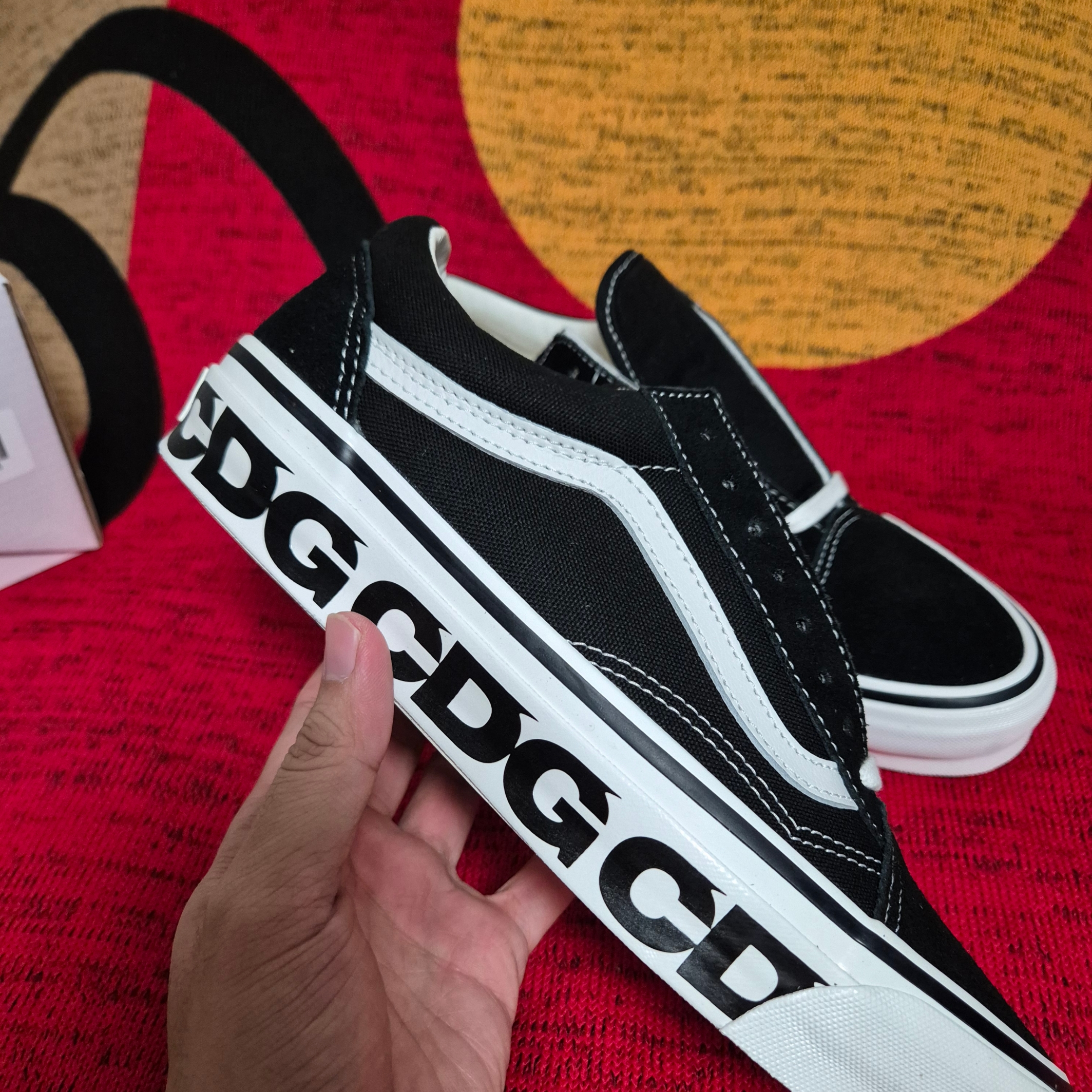 Vans x CDG OTW Old Skool Black 착용 스타일 - 3