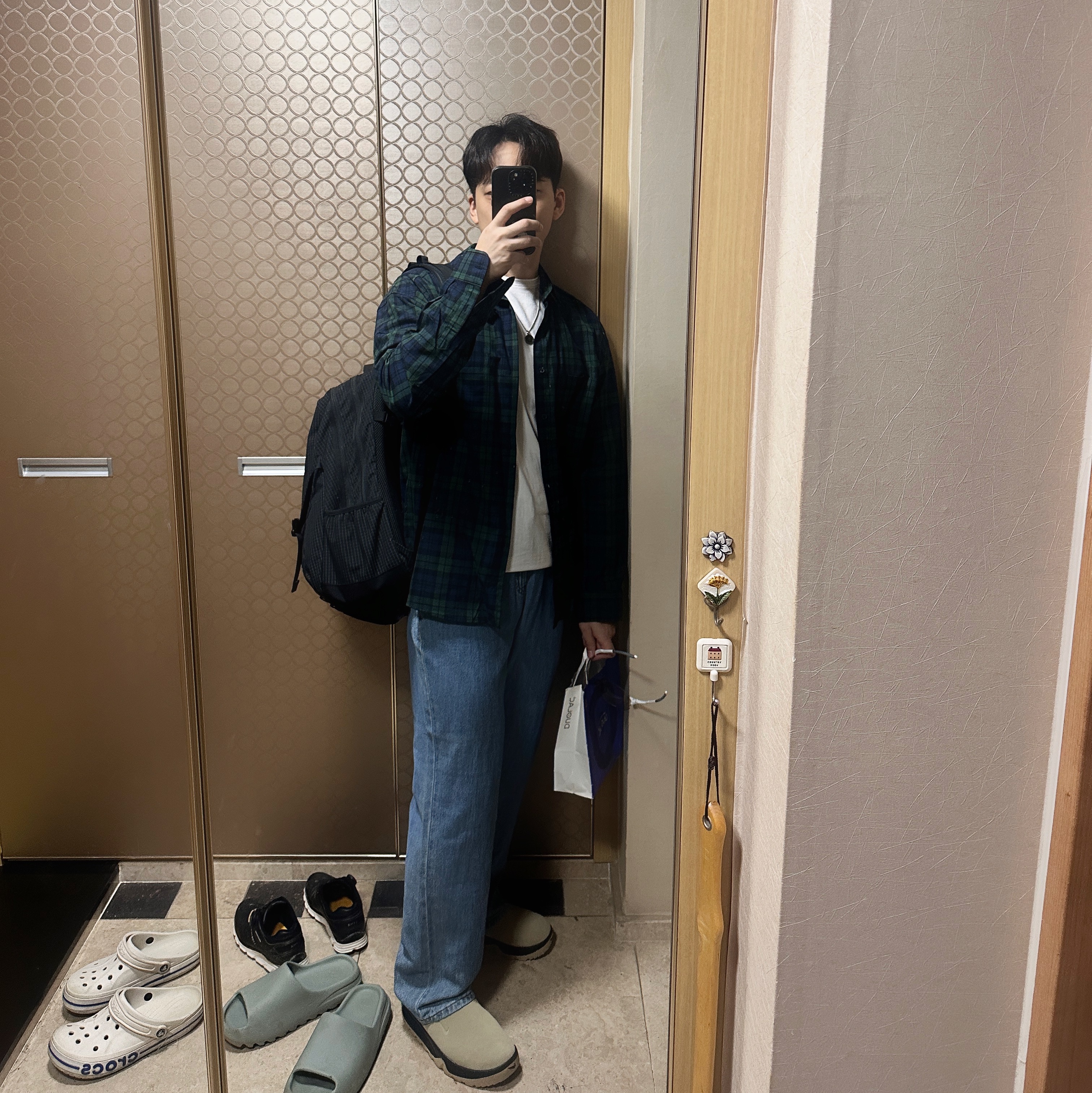 IAB Studio Blackwatch Tartan Shirt Blue Green, Nike ACG Rufus Limestone and Black 착용 스타일