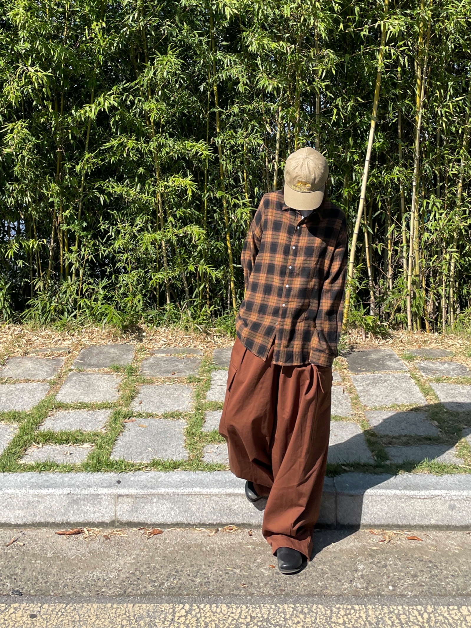 Hello Sunrise Washed Arch Logo 6Panel Cap Khaki Beige 착용 스타일 - 4