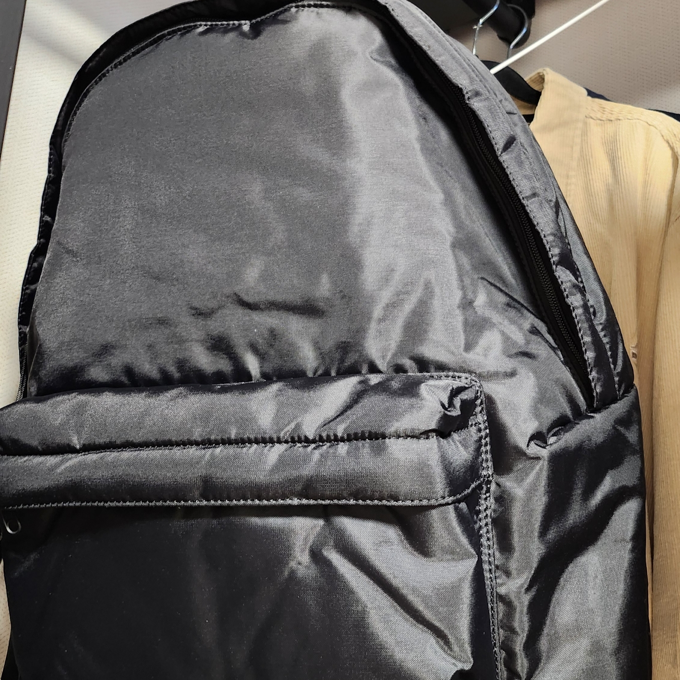 Porter x Comme des Garcons Backpack L Black 착용 스타일 - 2