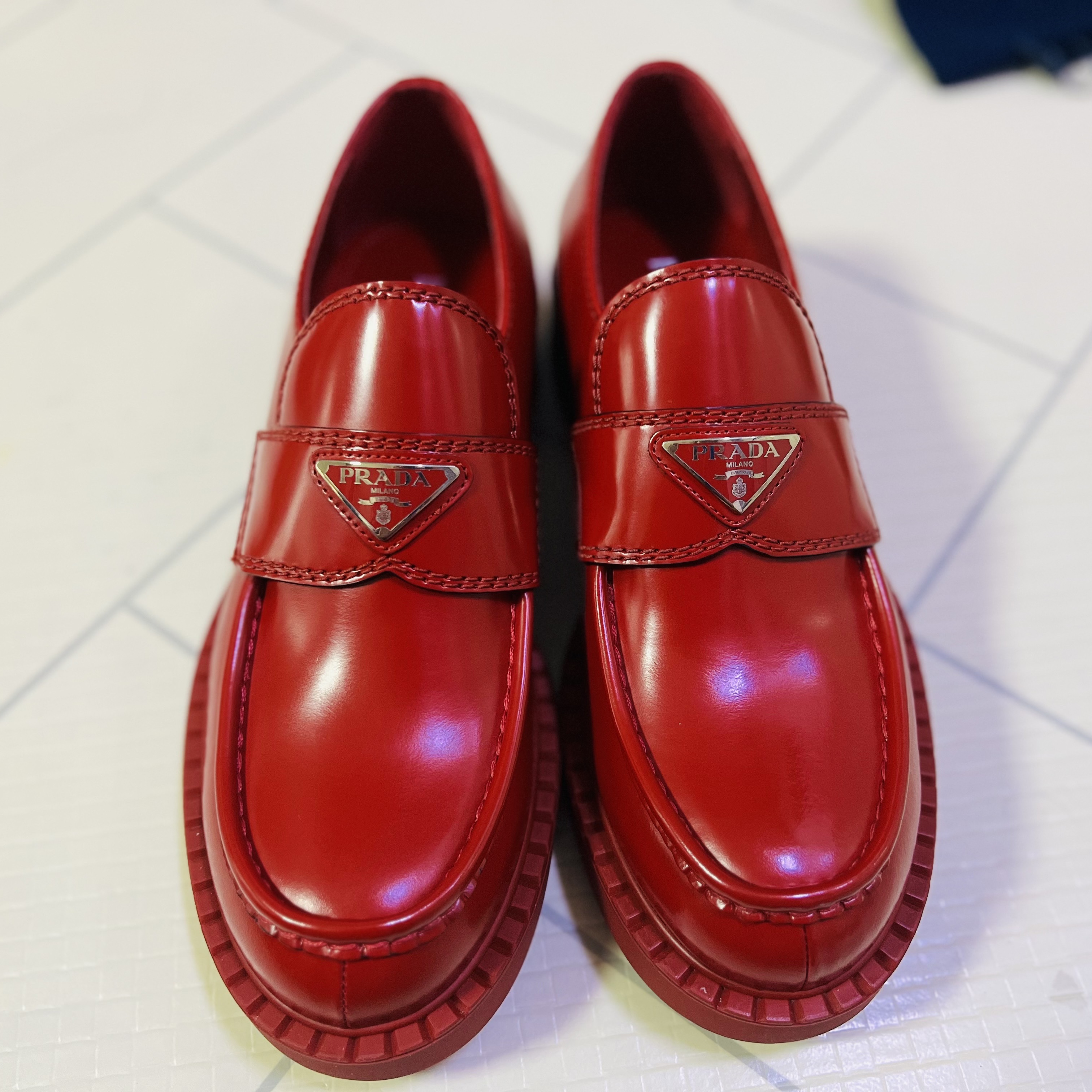 Prada Chocolate Brushed Leather Loafers Black 착용 스타일