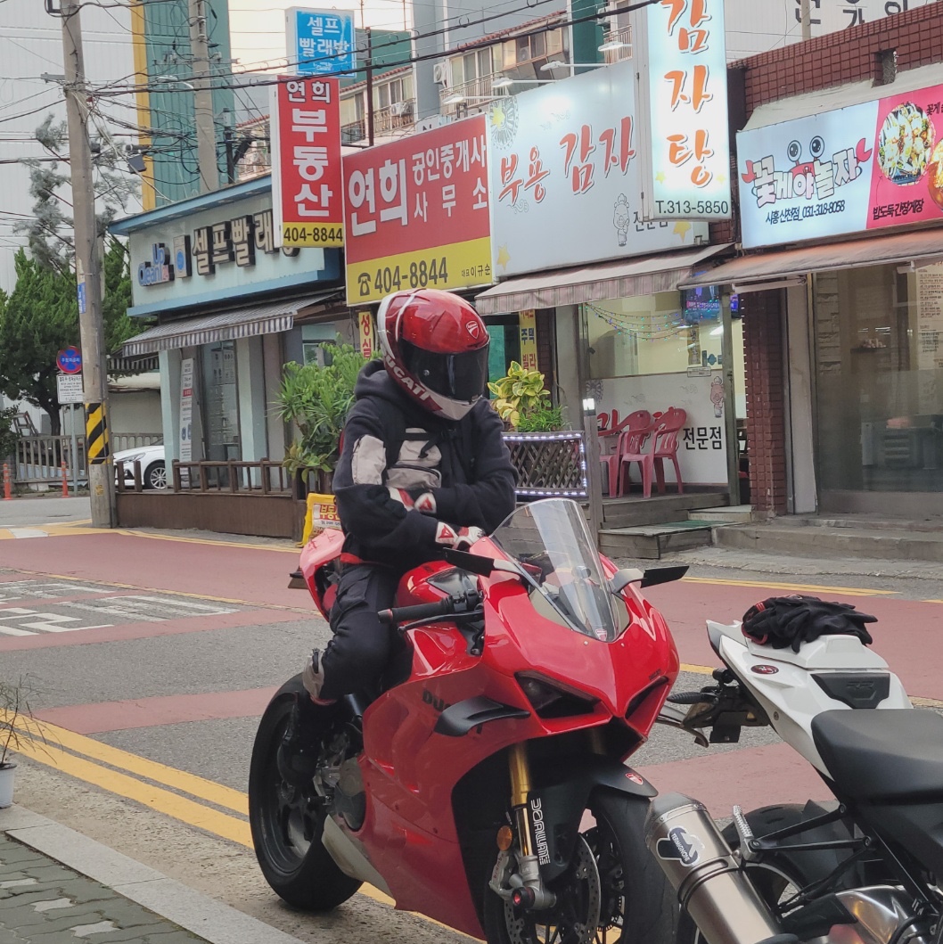 Nike x Travis Scott NRG AG Utility Hoodie Black, Nike x Travis Scott NRG AG Utility Sweatpants Black 착용 스타일 - 2