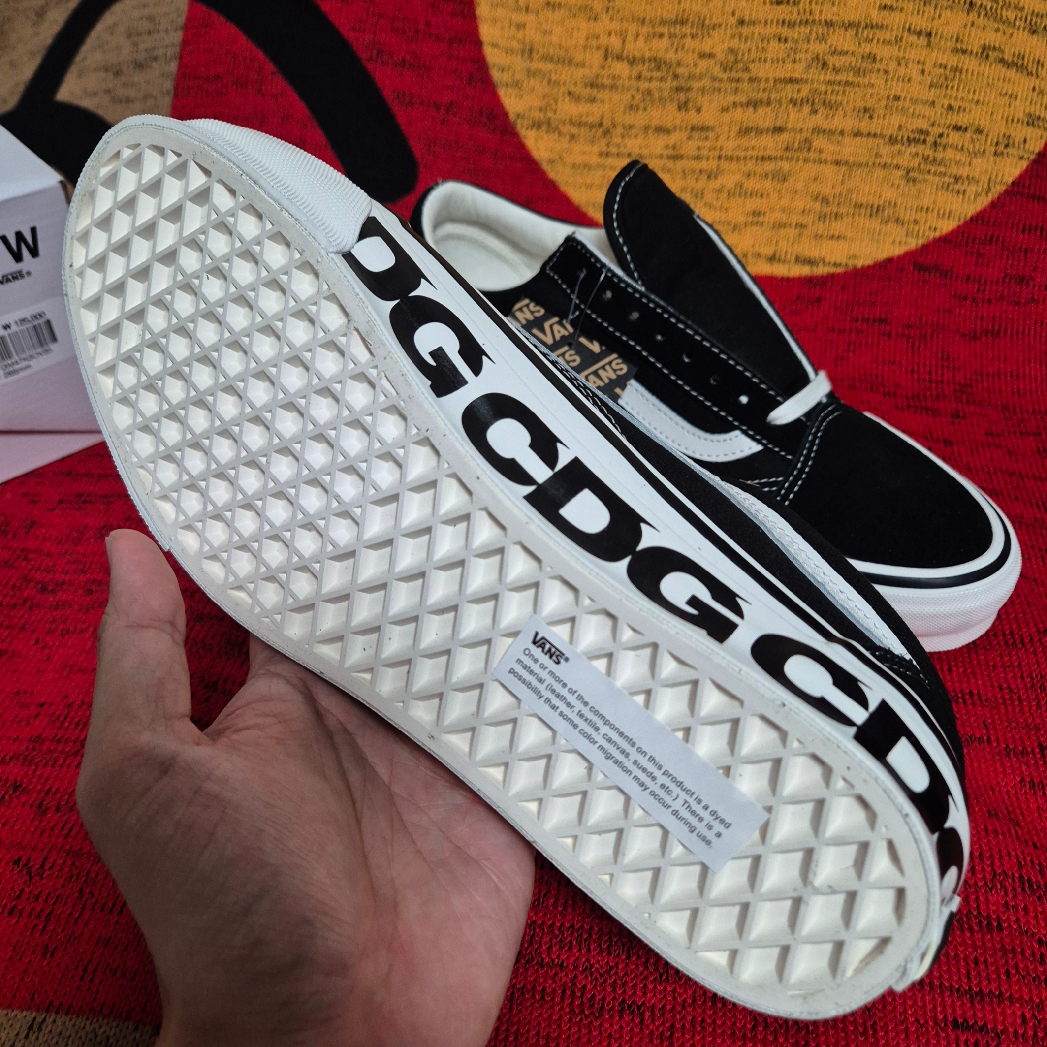 Vans x CDG OTW Old Skool Black 착용 스타일 - 4