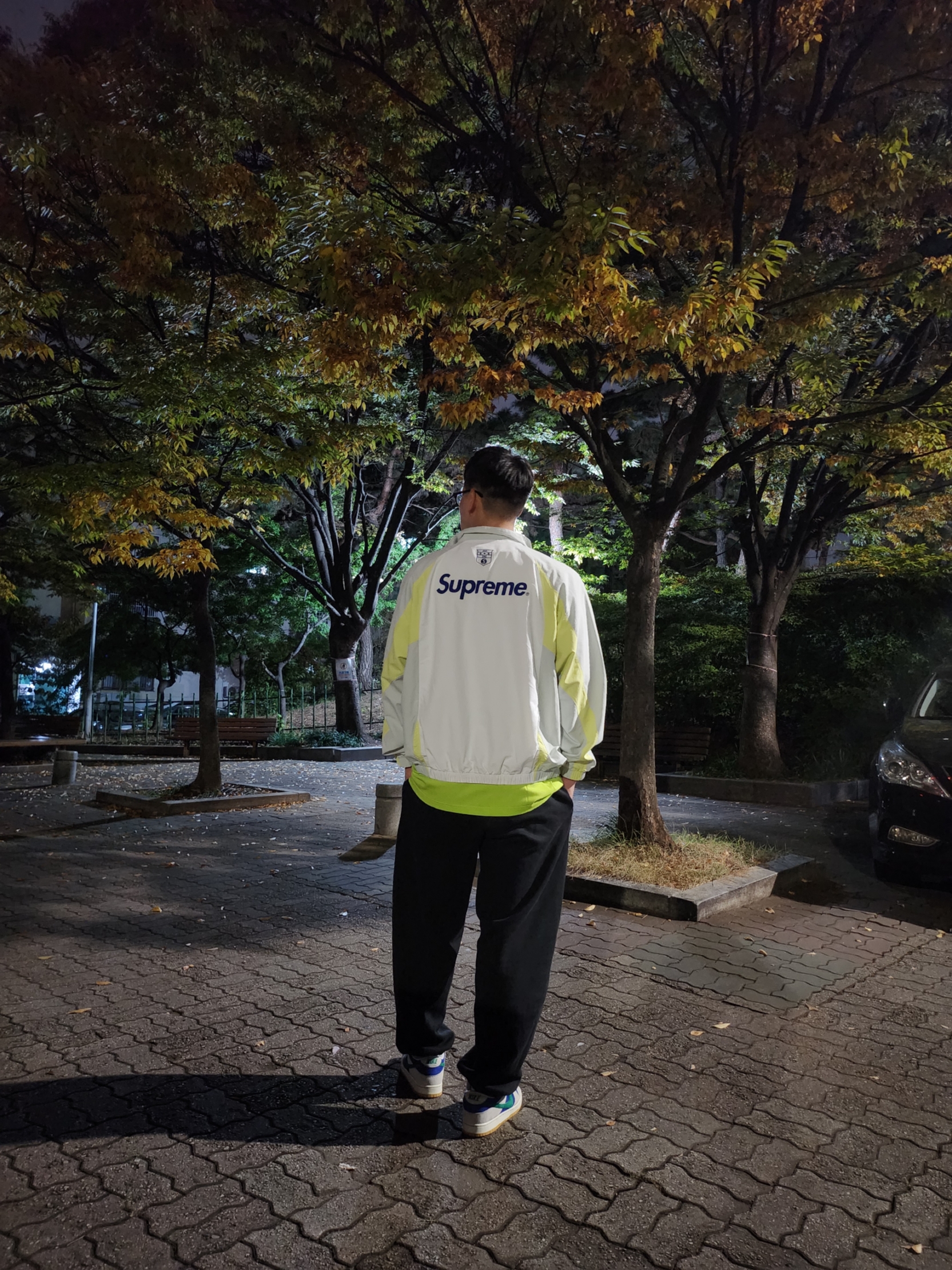 Supreme x Nike ACG Grid T-Shirt Green - 22FW, Nike x Stussy NRG RA Washed Fleece Pants Black (DN4031-010) 착용 스타일 - 2