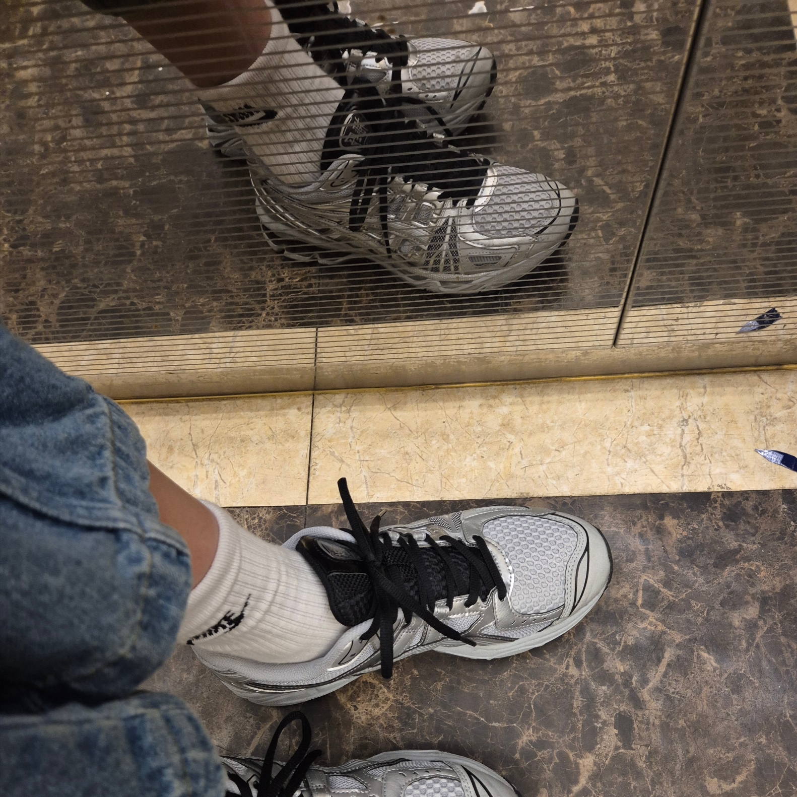 Asics Gel-Kayano Legacy Pure Silver 착용 스타일 - 3