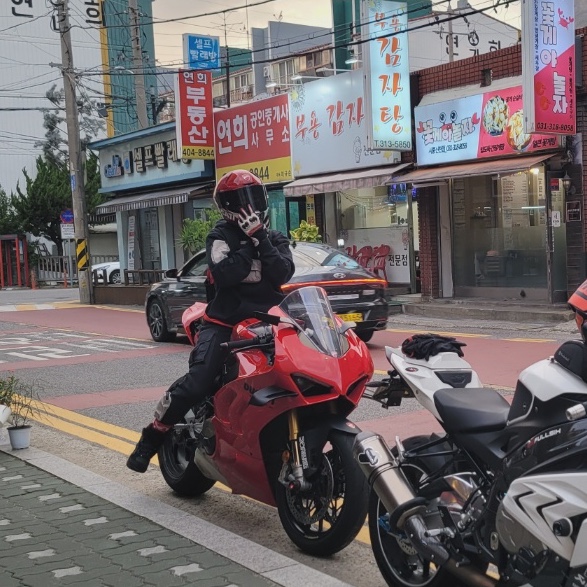 Nike x Travis Scott NRG AG Utility Hoodie Black, Nike x Travis Scott NRG AG Utility Sweatpants Black 착용 스타일 - 1