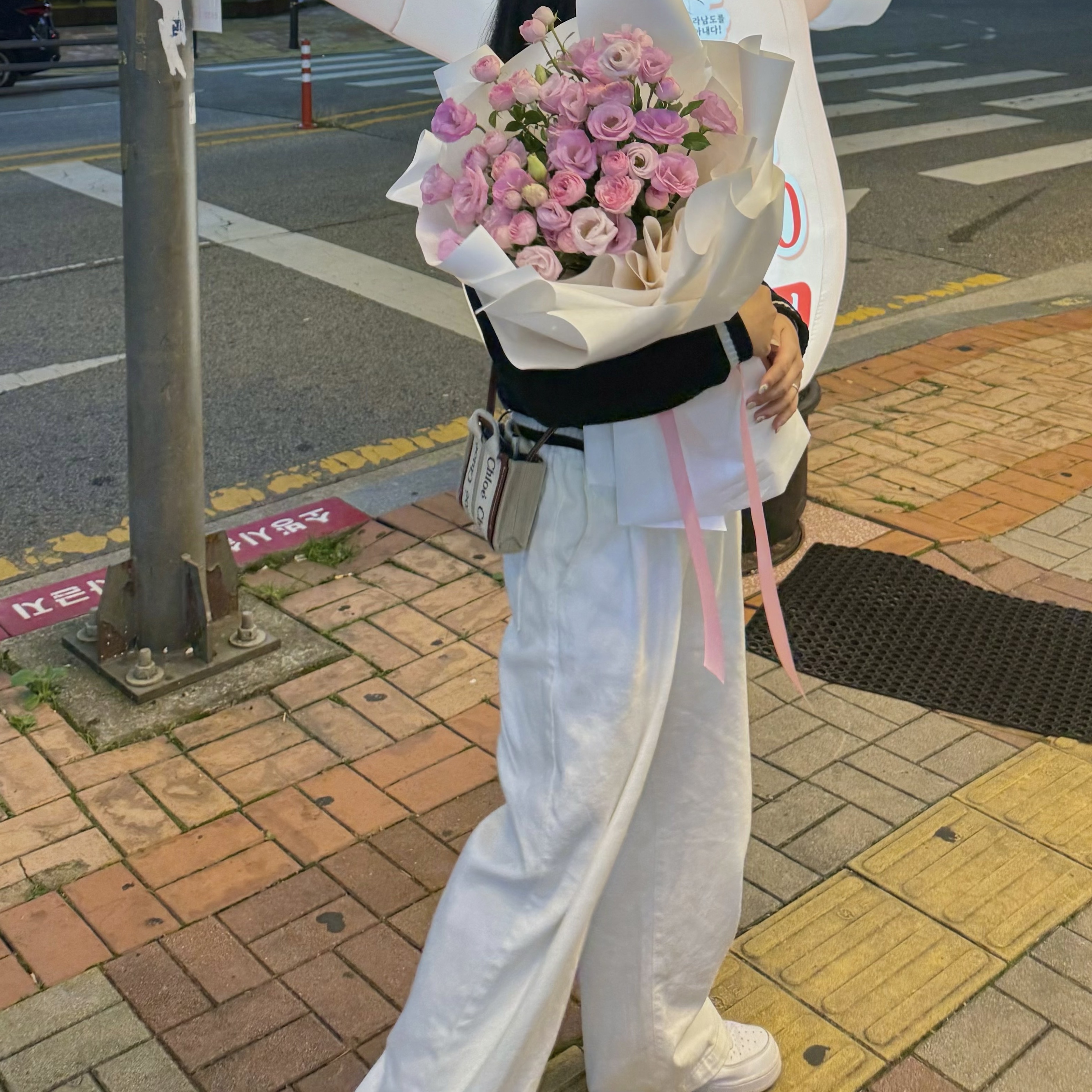 Matin Kim Spell Point Stripe Knit Cardigan Black, Nike Air Force 1 '07 Low White 착용 스타일