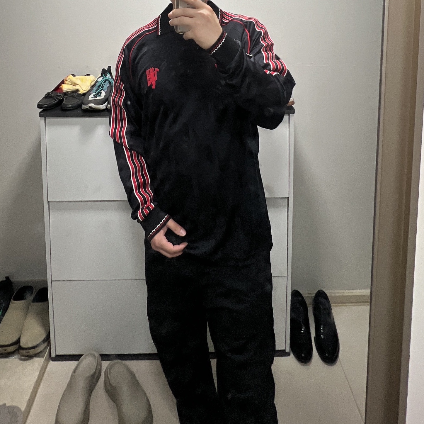 Adidas Manchester United LFSTLR Jersey Black - KR Sizing 착용 스타일