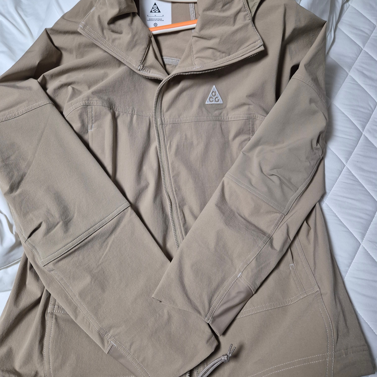 Nike ACG Sun Farer Jacket Khaki Summit White - Asia 착용 스타일