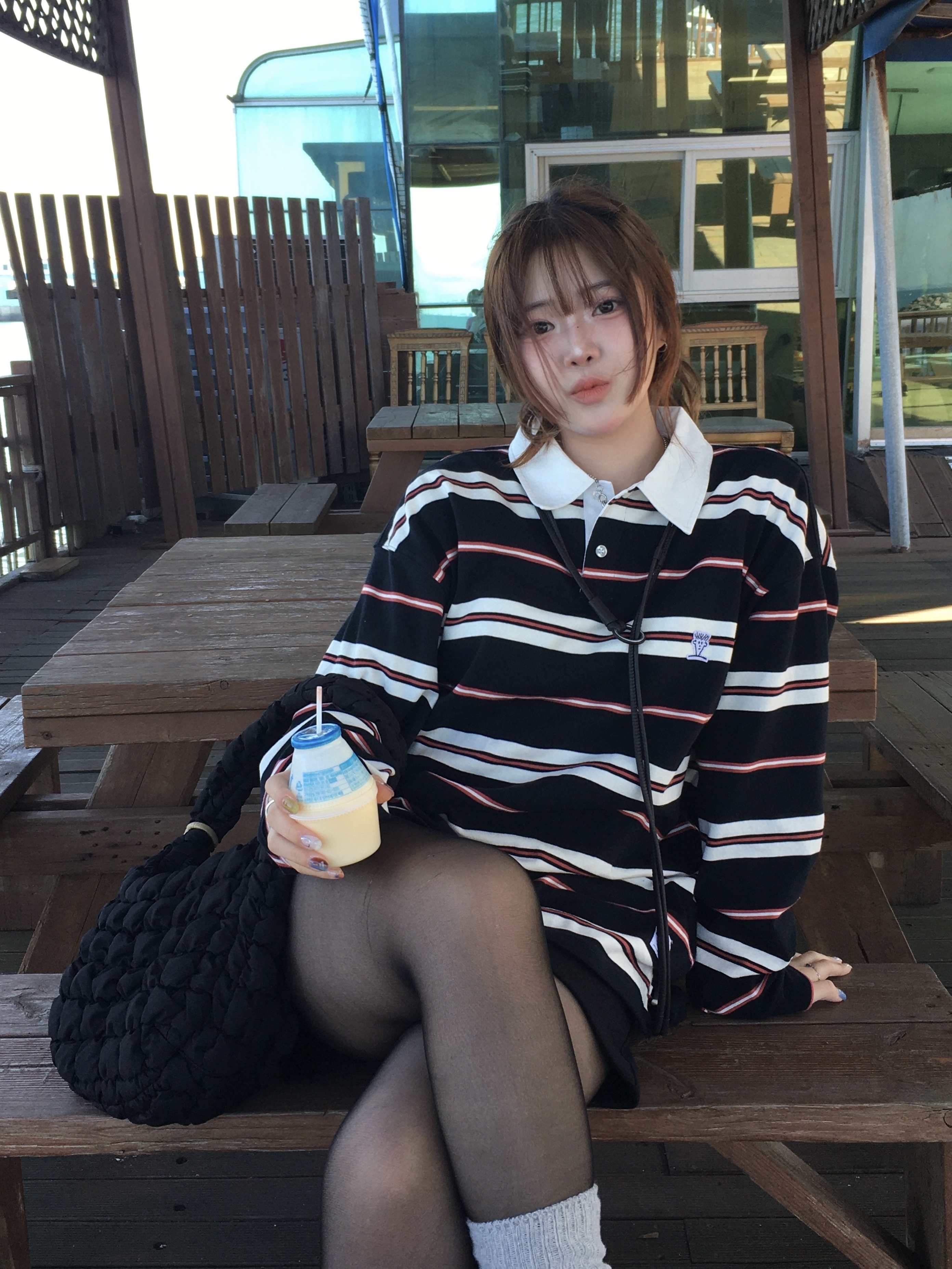 COS Quilted Oversized Shoulder Bag Black, COS Quilted Mini Bag Black 착용 스타일 - 5