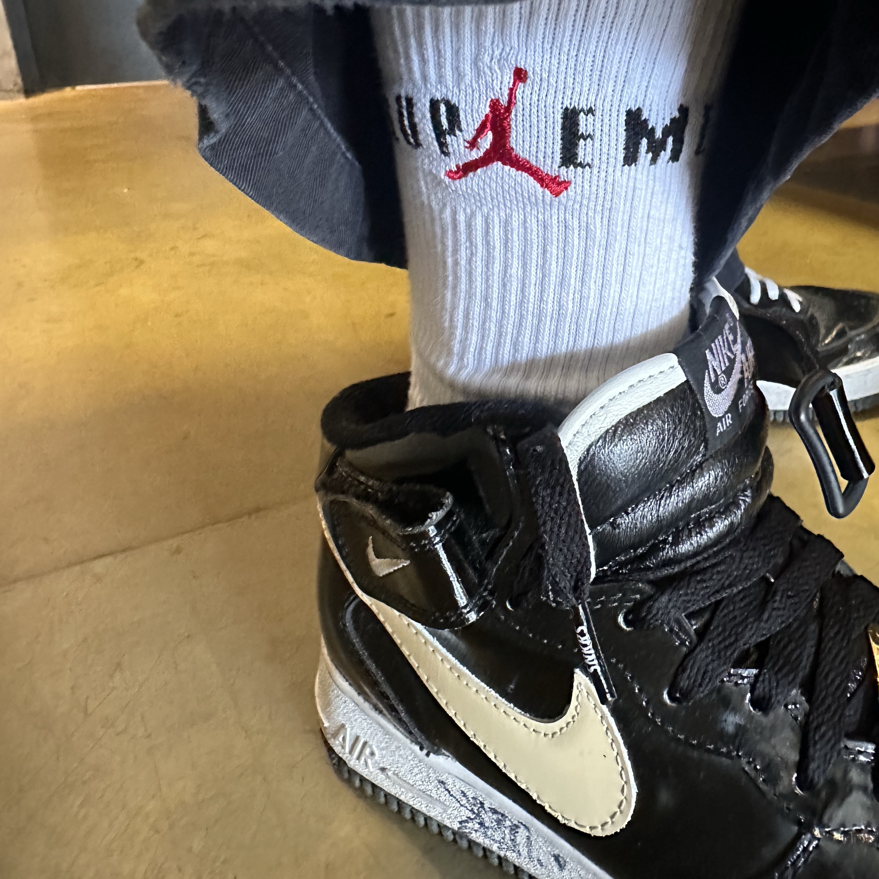 Supreme x Jordan Crew Socks White (2 Pack) - 24FW 착용 스타일