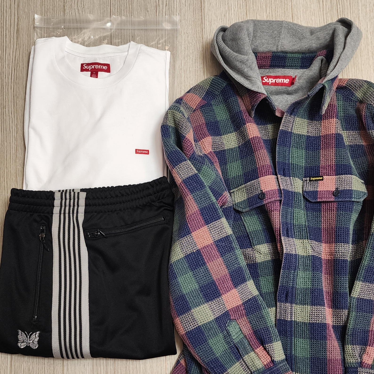 Supreme Waffle Plaid Hooded Shirt Multicolor - 24FW, Supreme Small Box L/S T-Shirt White - 24FW 착용 스타일