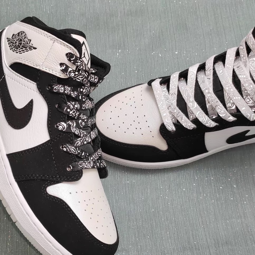 (W) Jordan 1 Retro High OG Coconut Milk and Sail 착용 스타일 - 2