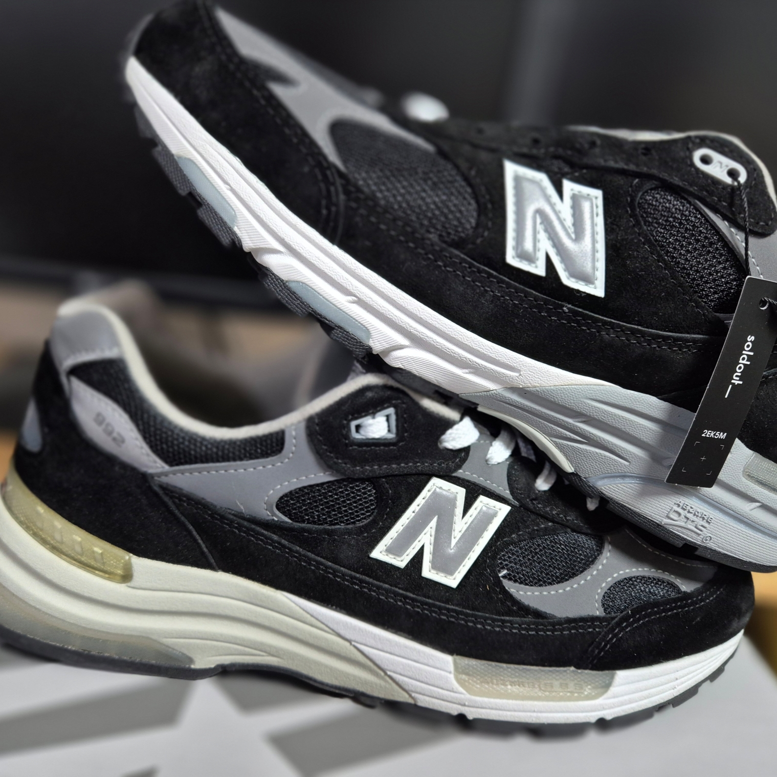 New Balance 992 Made in USA Black Grey, New Balance 993 Made in USA Black - D Standard 착용 스타일 - 1