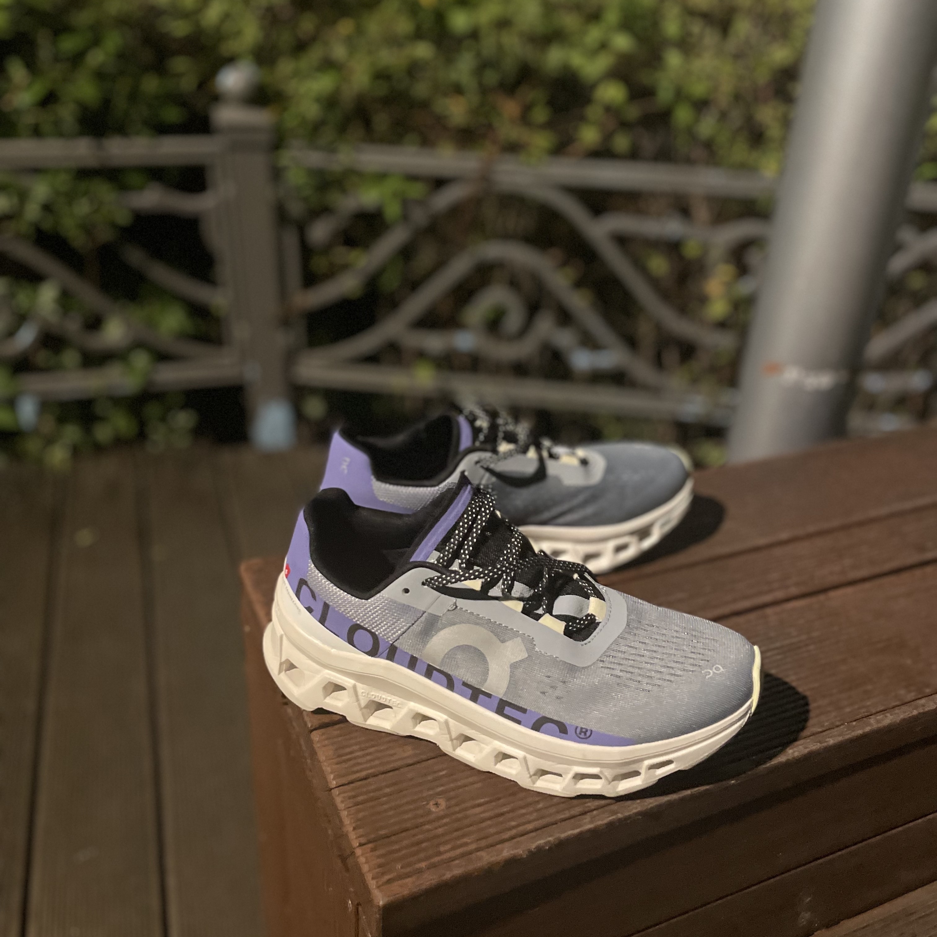 On Running Cloudmonster Mist Blueberry 착용 스타일 - 3