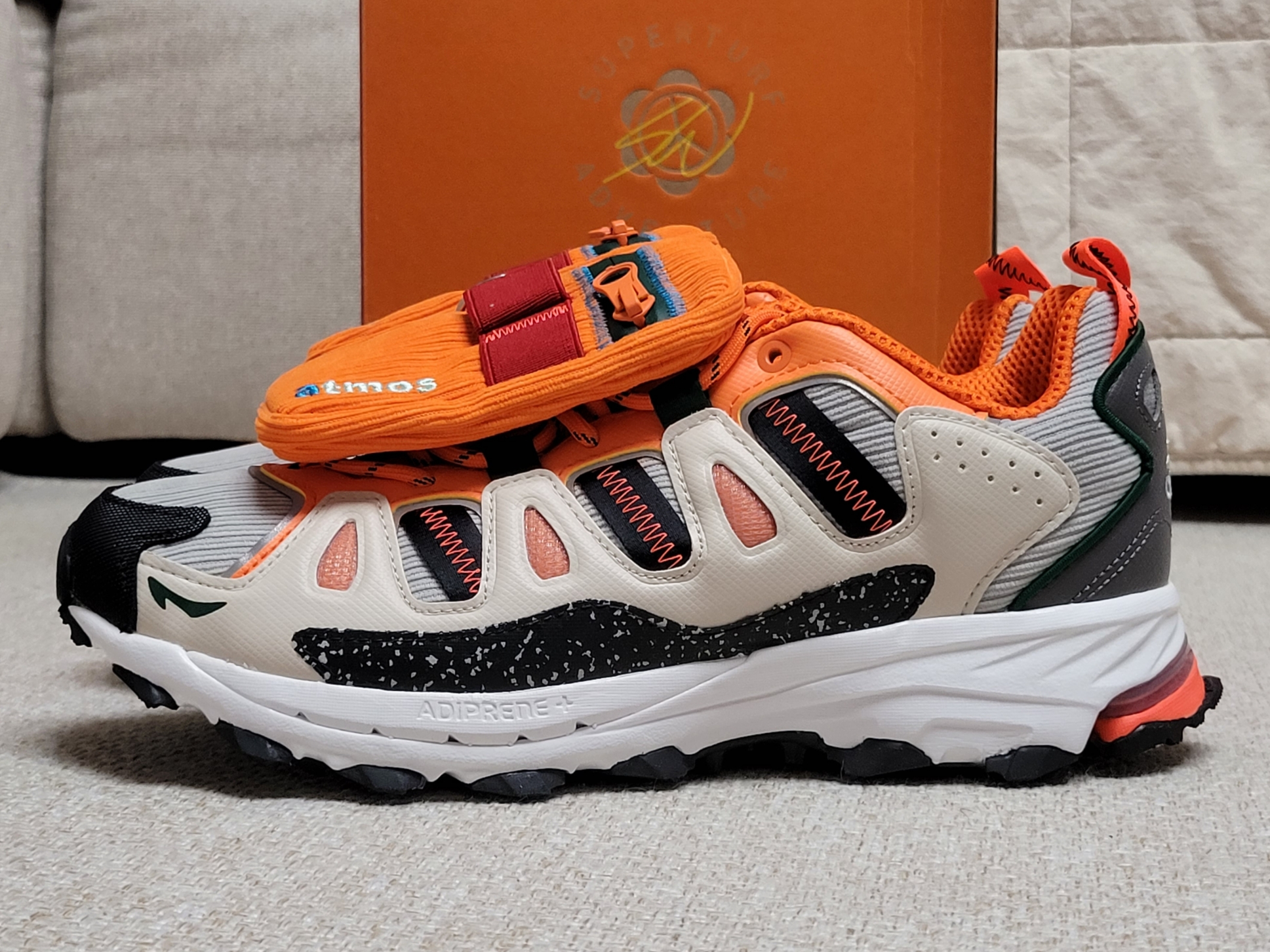 Adidas x Sean Wotherspoon x Atmos Superturf Adventure Stone Power Red 착용 스타일 - 1