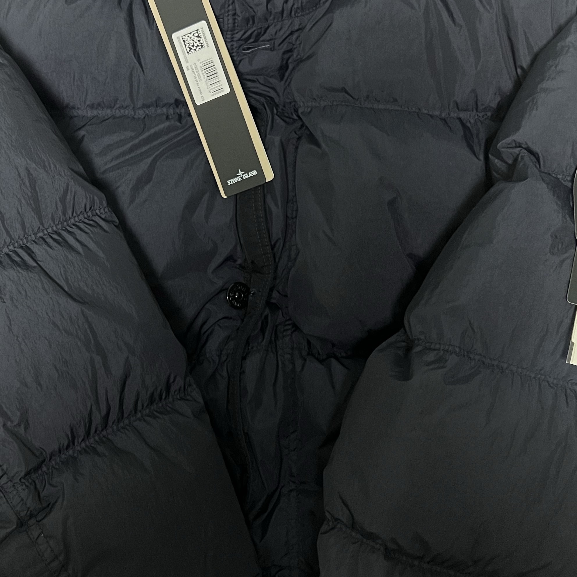 Stone Island 40123 Garment Dyed Crinkle Reps R-NY Down Jacket Navy Blue - 24FW 착용 스타일