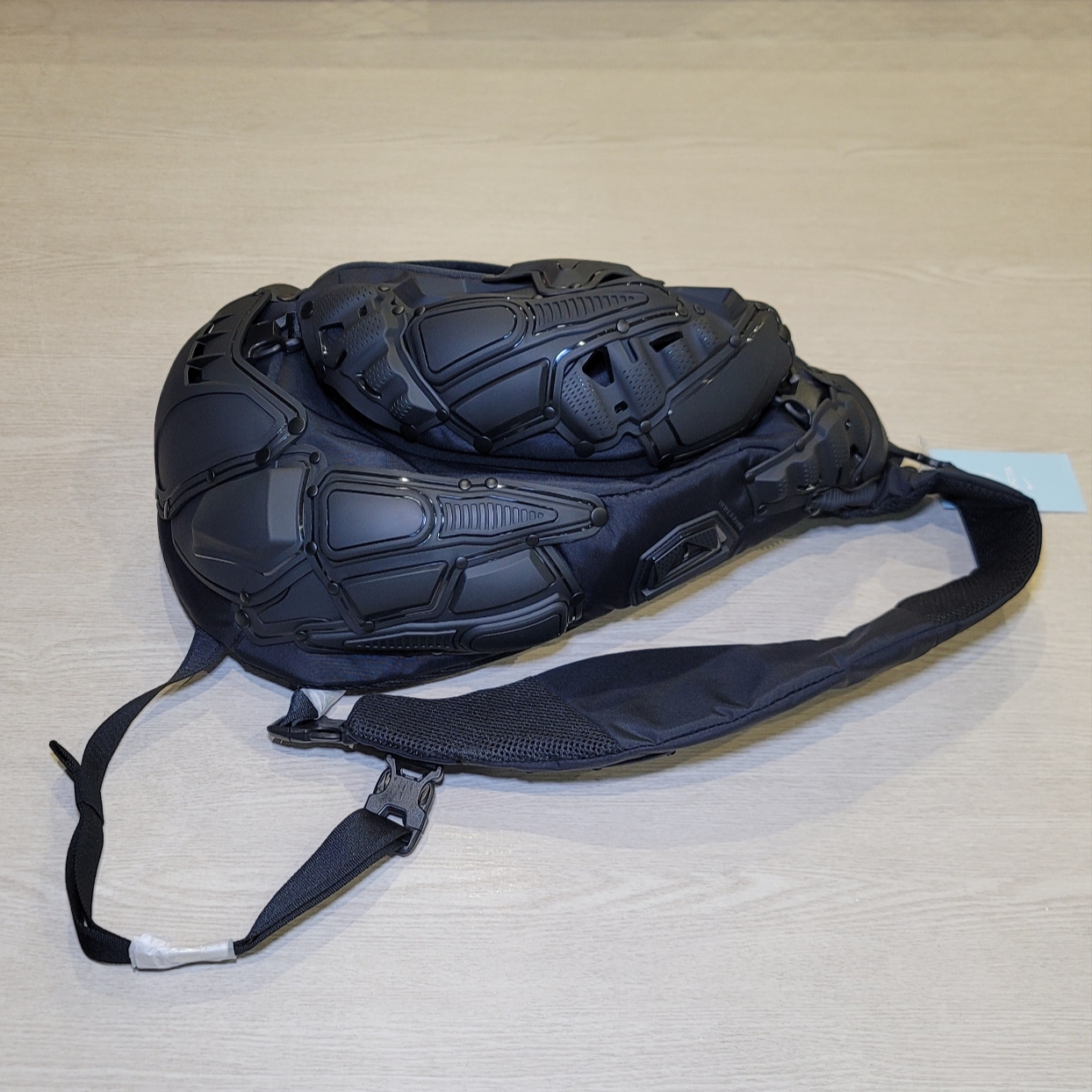 Nike x Drake Nocta 3024 Crossbody Bag Black 착용 스타일 - 2