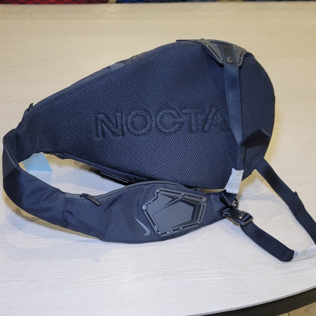 Nike x Drake Nocta 3024 Crossbody Bag Black 착용 스타일 - 3