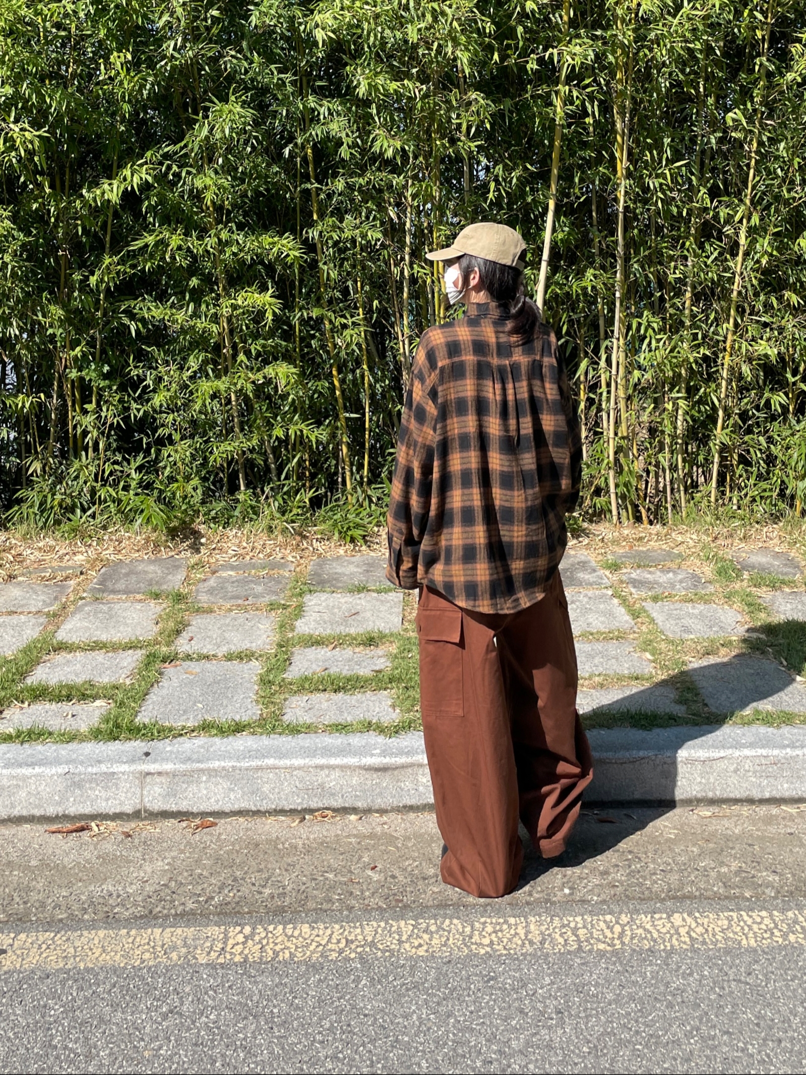 Hello Sunrise Washed Arch Logo 6Panel Cap Khaki Beige 착용 스타일 - 5