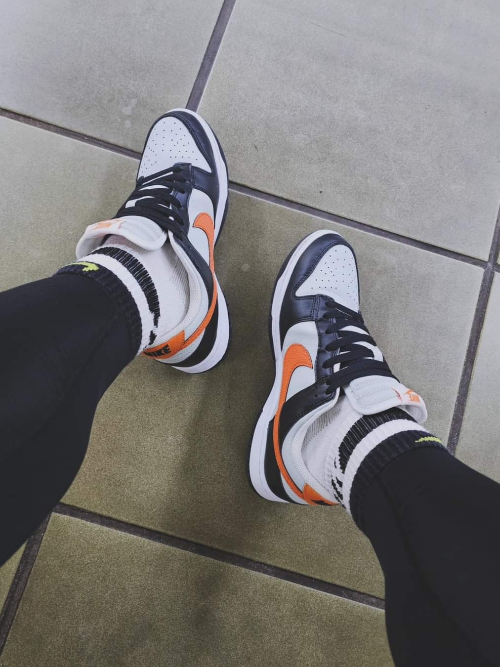 Nike Dunk Low Black Orange 착용 스타일