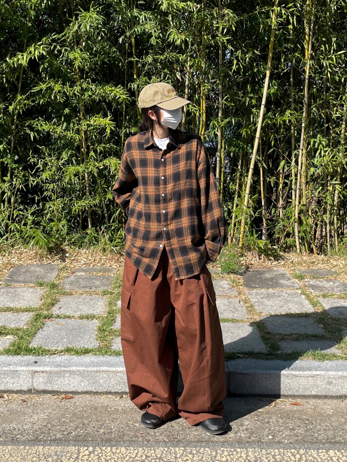Hello Sunrise Washed Arch Logo 6Panel Cap Khaki Beige 착용 스타일 - 1