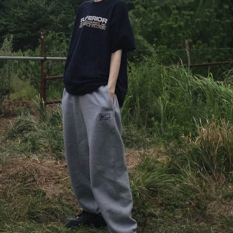 Nike x Stussy NRG Fleece Pants Dark Grey Heather (DO9340-063) 착용 스타일