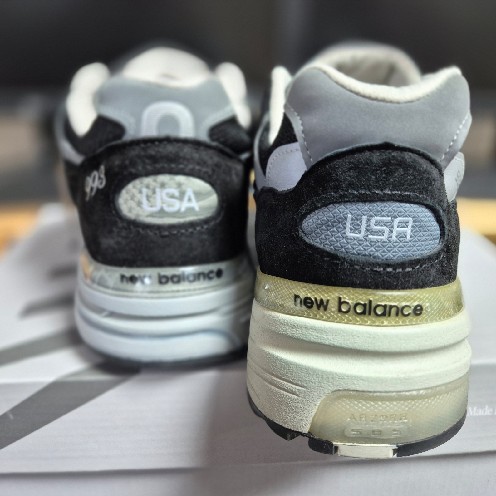 New Balance 992 Made in USA Black Grey, New Balance 993 Made in USA Black - D Standard 착용 스타일 - 2