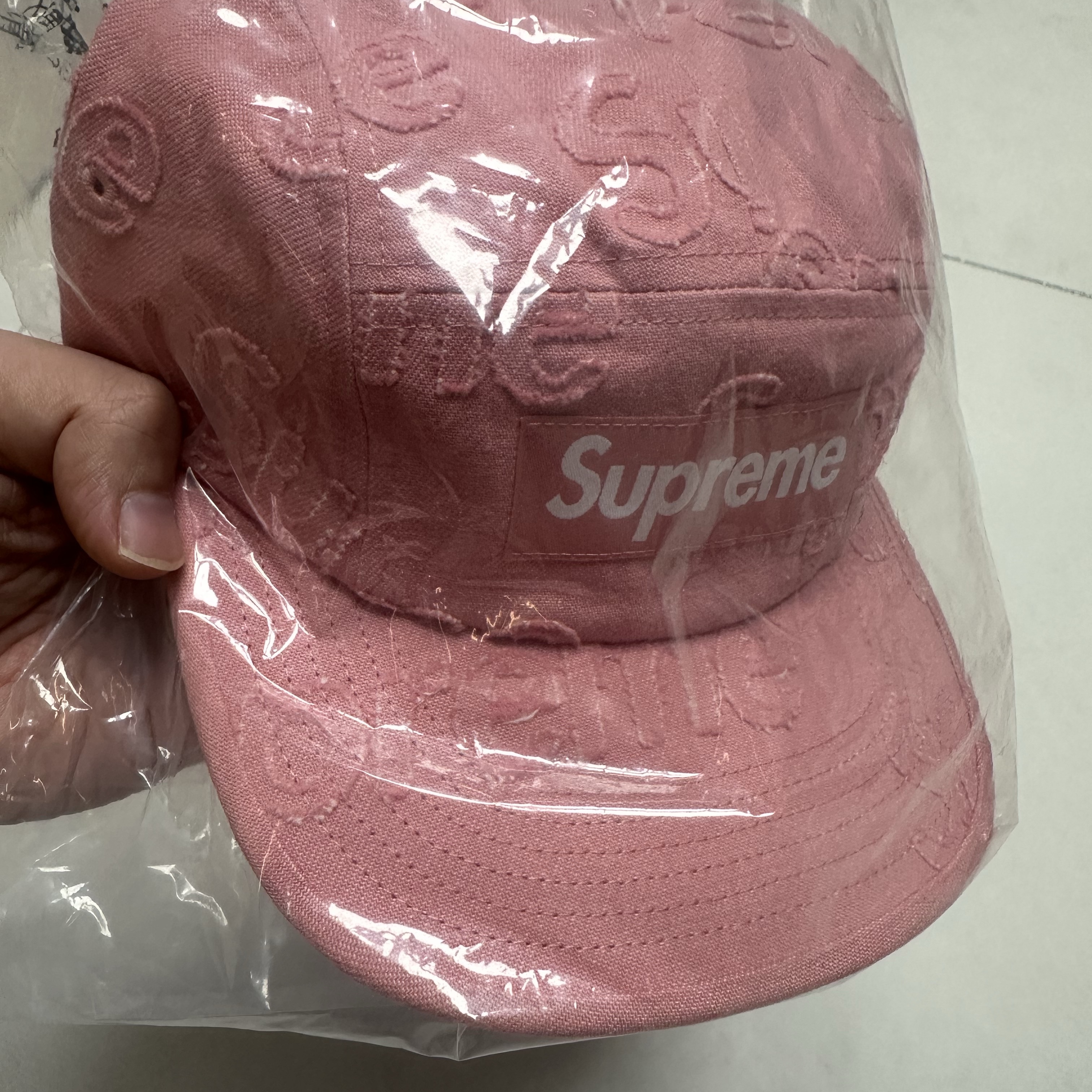 Supreme Lasered Denim Camp Cap Pink - 24FW 착용 스타일 - 2