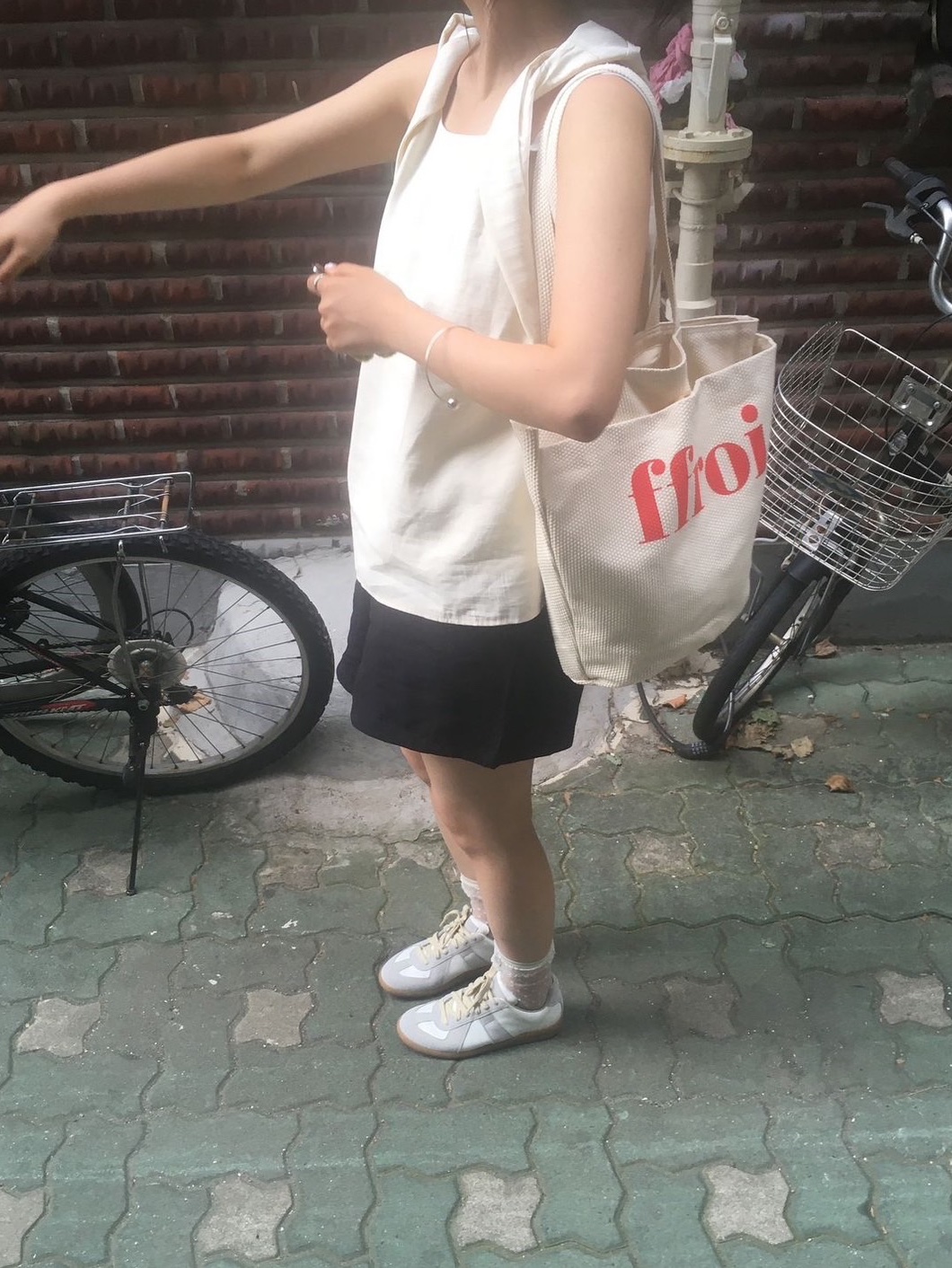 FFROI Eco Tote Ivory 착용 스타일