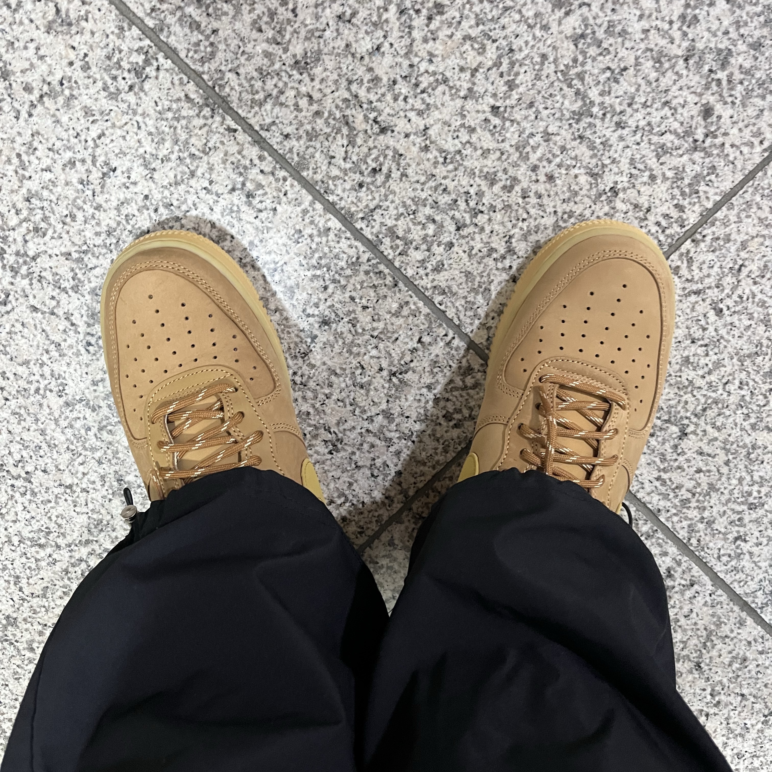 Nike Air Force 1 '07 WB Flax 착용 스타일 - 2