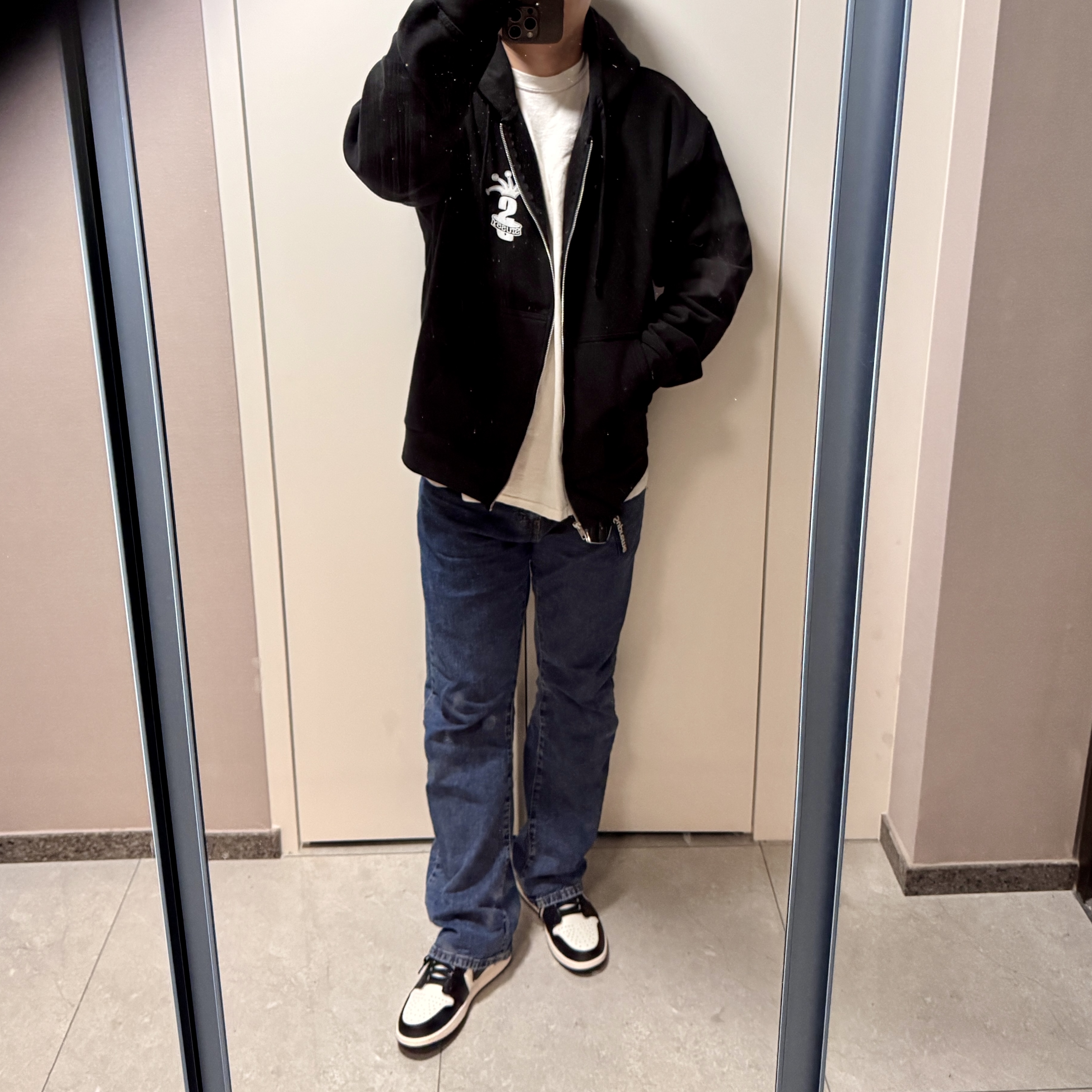 Jordan 1 Retro Low OG Mocha, Stussy Crown Band Zip Hoodie Black 착용 스타일 - 1