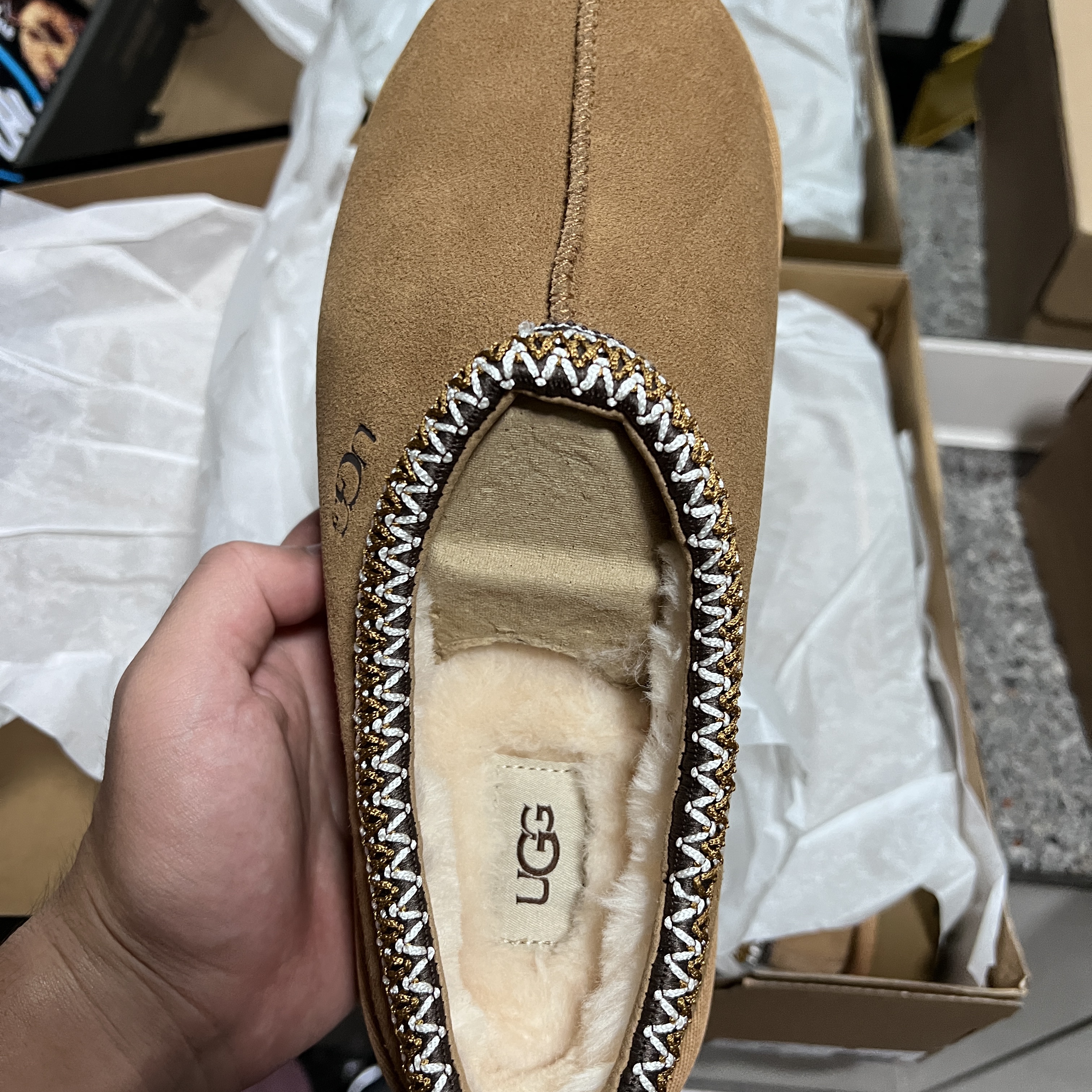 UGG Tasman Slipper Chestnut 착용 스타일 - 2