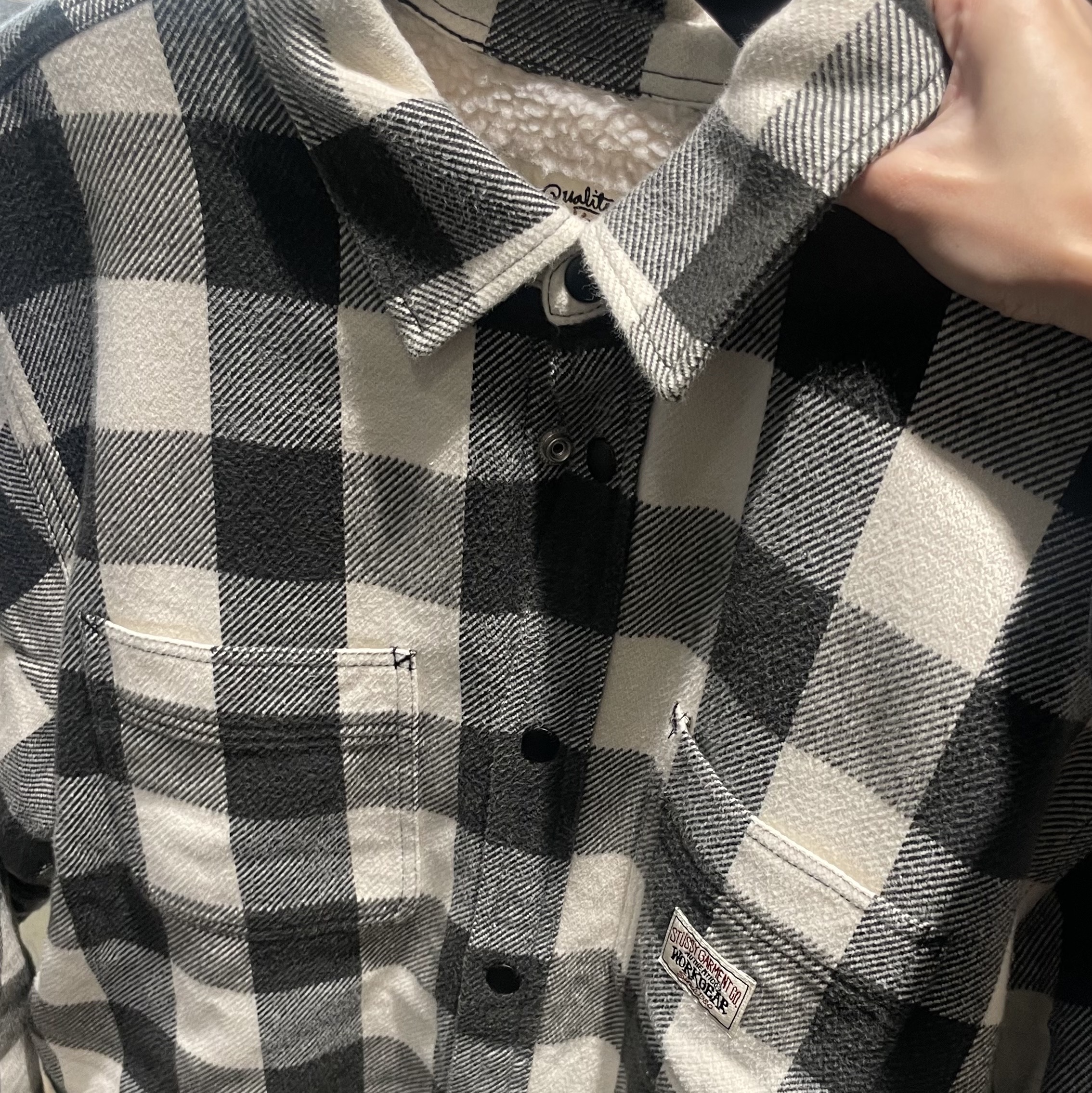 Stussy Sherpa Lined Buffalo Plaid Shirt Bone 착용 스타일