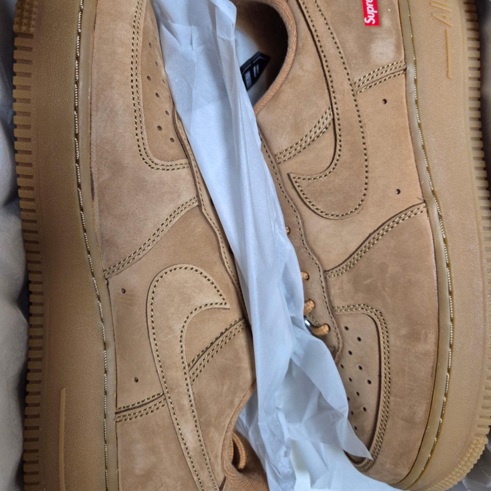 Nike x Supreme Air Force 1 Low Flax 착용 스타일