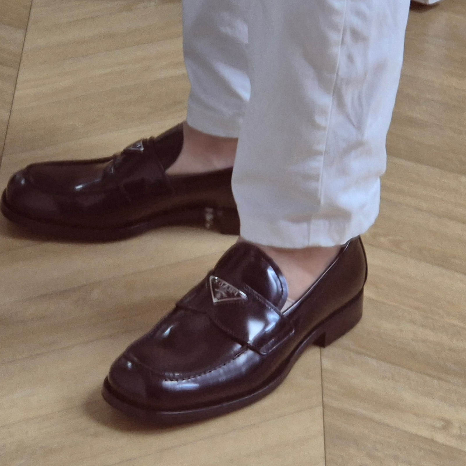 Prada Brushed Leather Loafers Black 착용 스타일 - 1