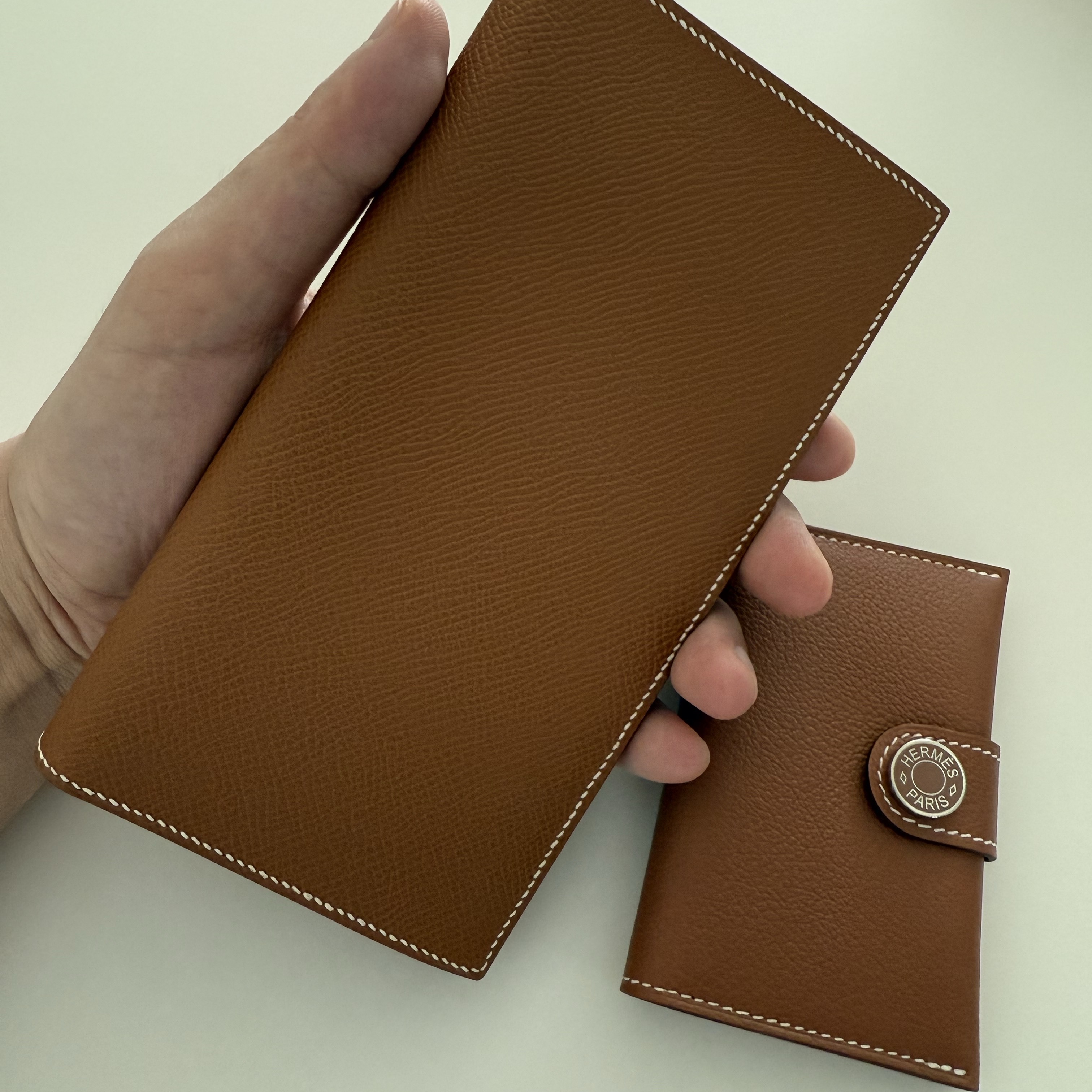 Hermes MC² Fleming Wallet Epsom & Gold 착용 스타일